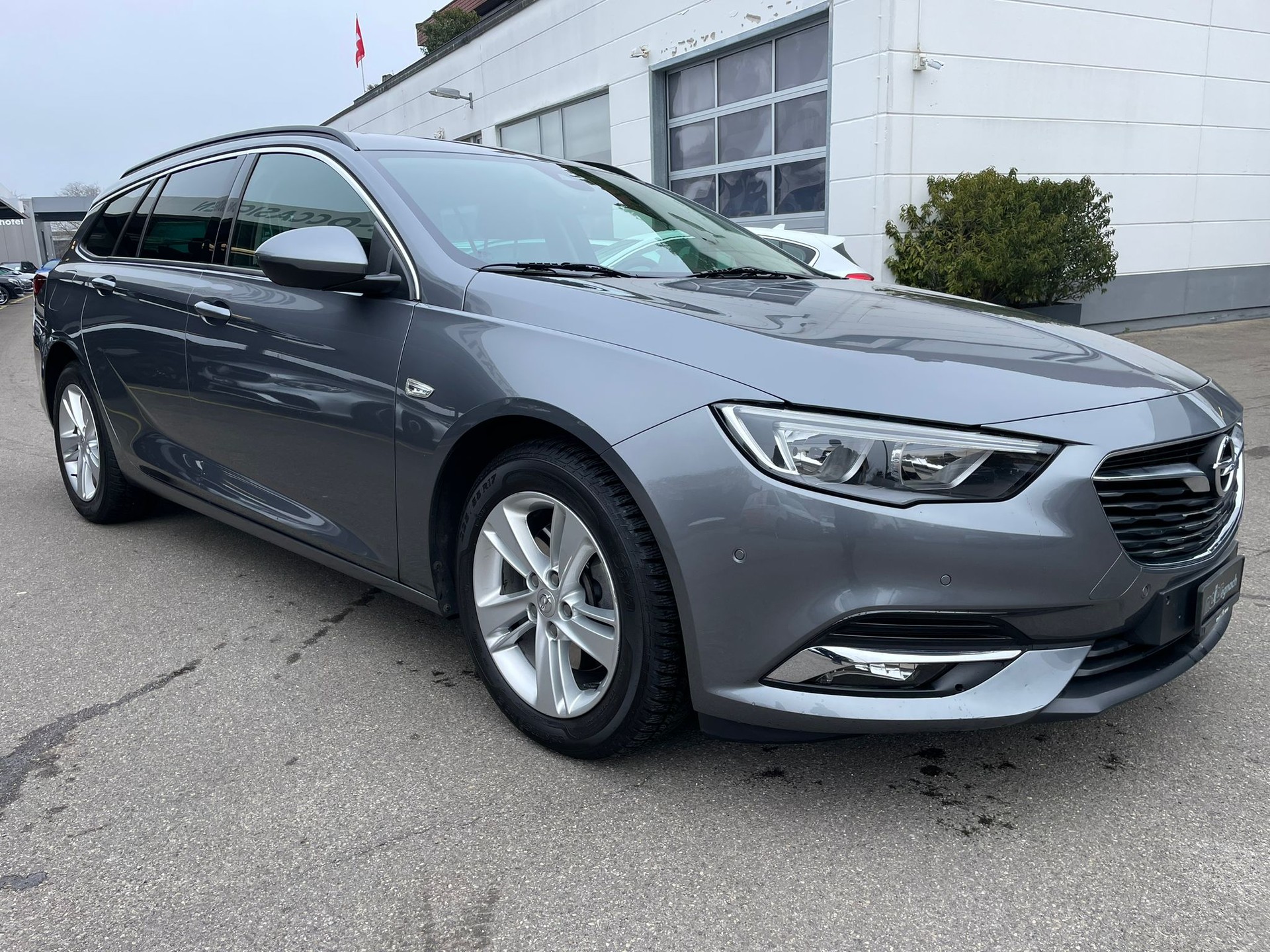 OPEL Insignia 2.0 CDTI Sports Tourer Edition Automatic-image-2