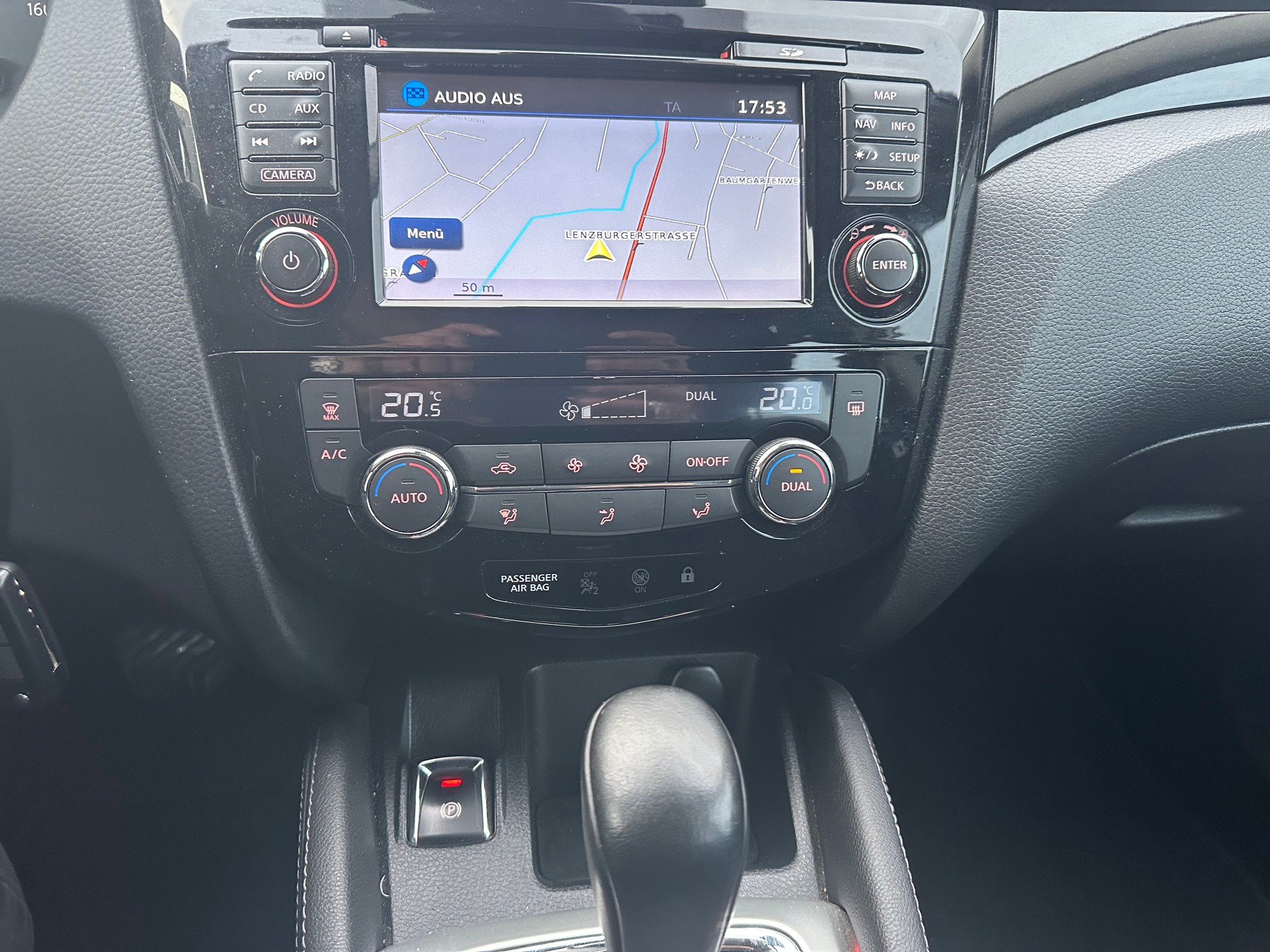 NISSAN Qashqai 1.6 dCi N-Connecta-image-16