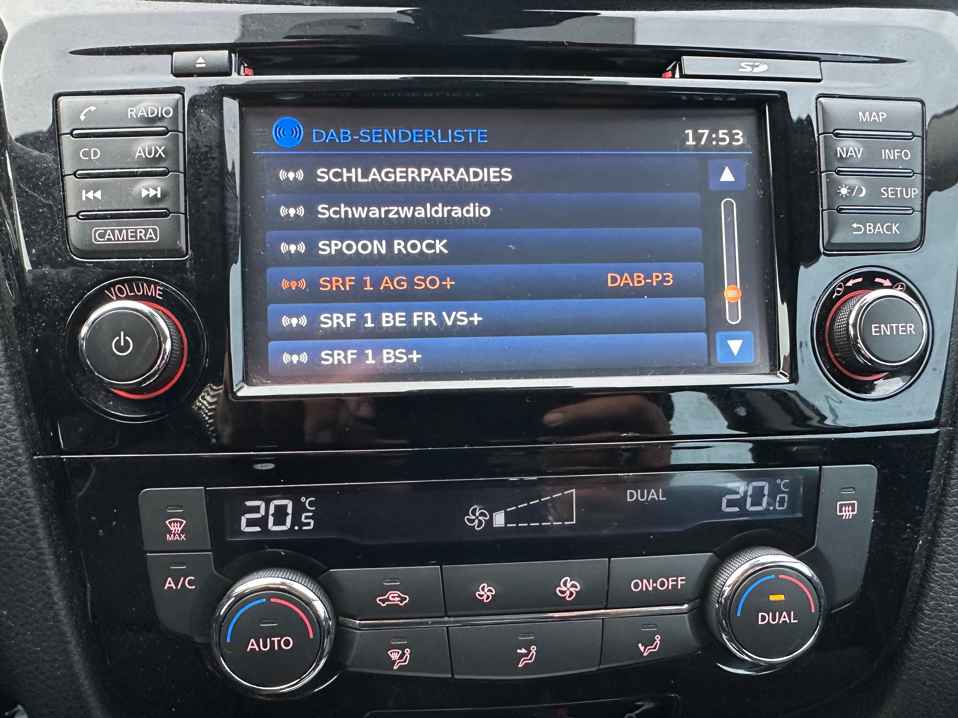 NISSAN Qashqai 1.6 dCi N-Connecta-image-14