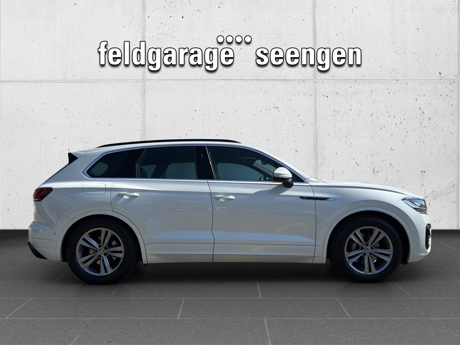 VW Touareg 3.0 TDI R Line Tiptronic mit fortl. Werksgarantie, AHK, Panorama-Ausstell-/Schiebedach, Standheizung-showroom-element-3