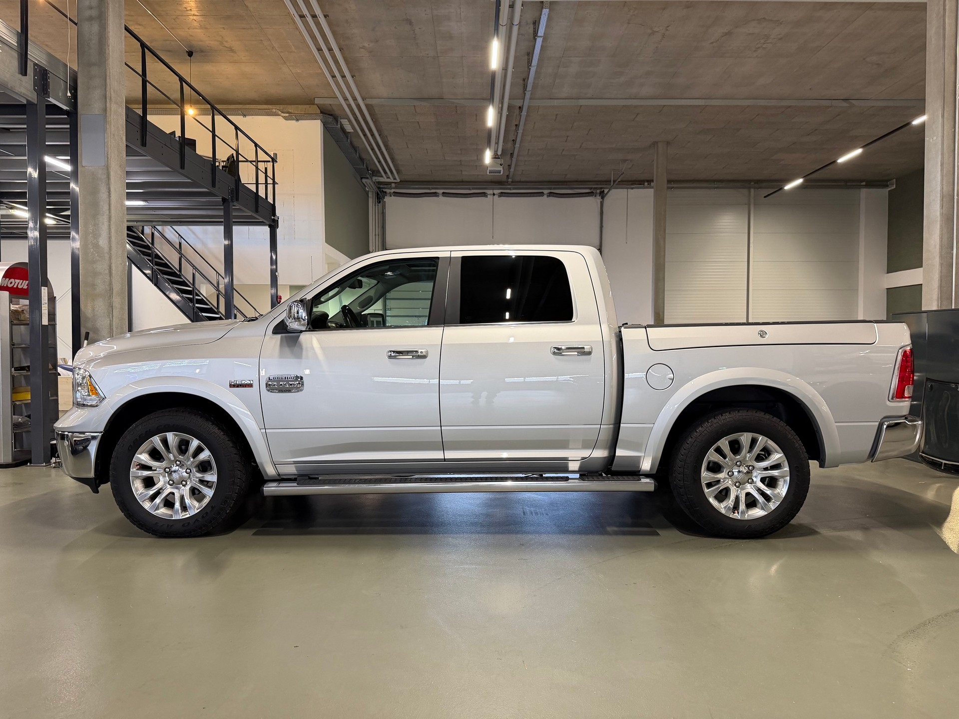 DODGE Ram CrewCab 1500 5.7HEMI *Longhorn*-showroom-element-1