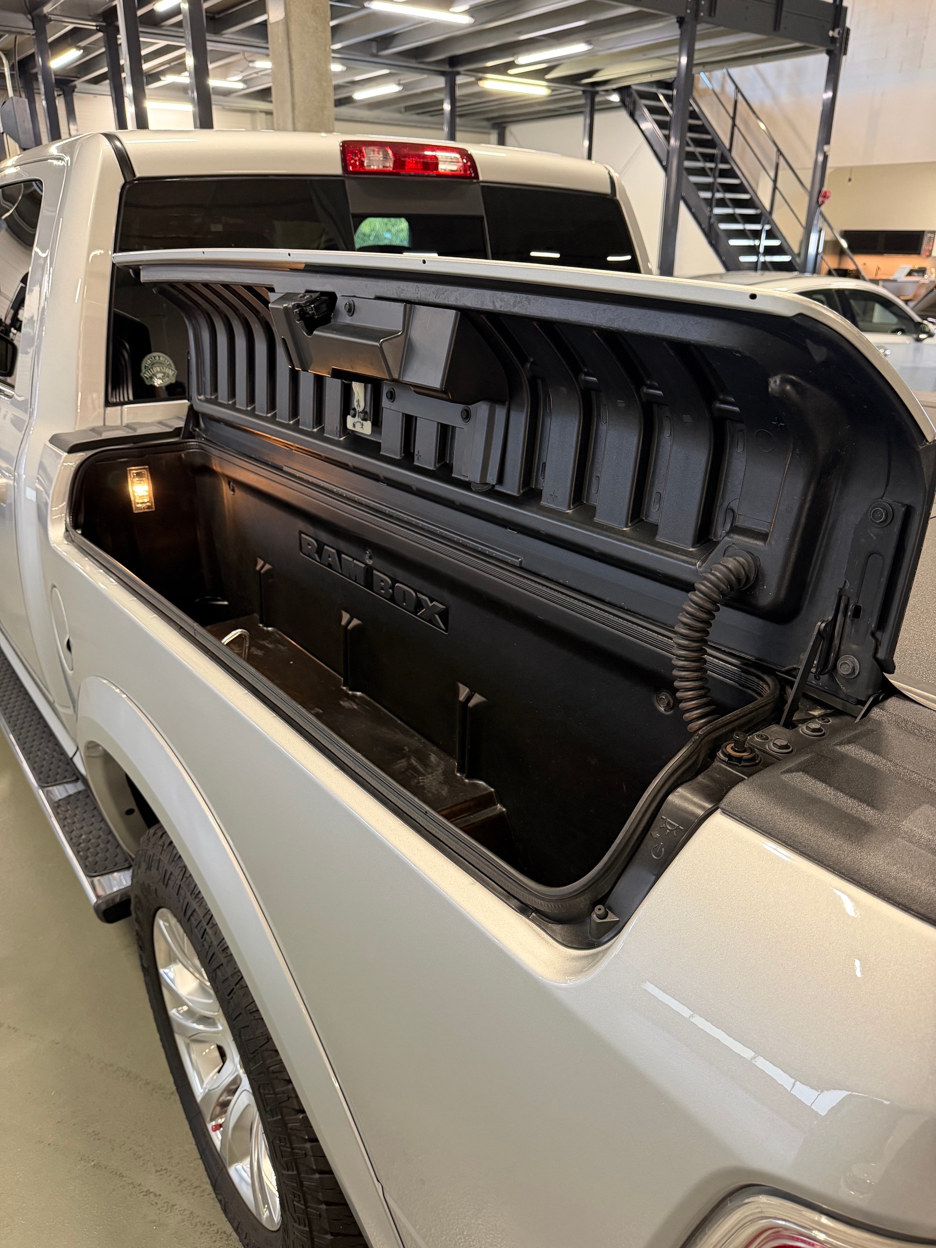 DODGE Ram CrewCab 1500 5.7HEMI *Longhorn*-image-7
