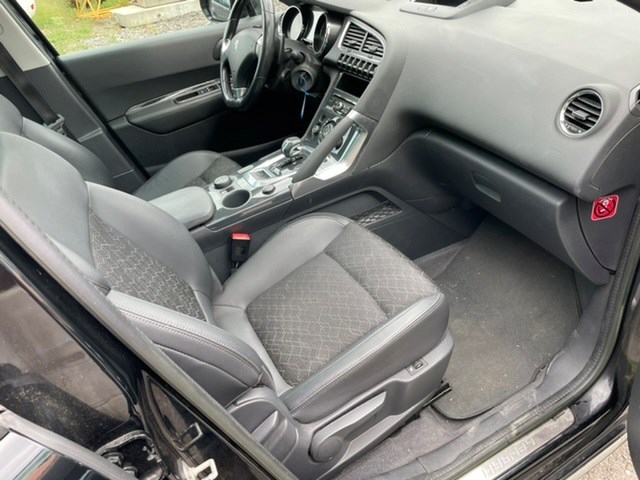 PEUGEOT 3008 HYbrid4 2.0 HDI ETG6-image-6