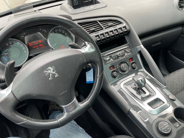 PEUGEOT 3008 HYbrid4 2.0 HDI ETG6-image-8
