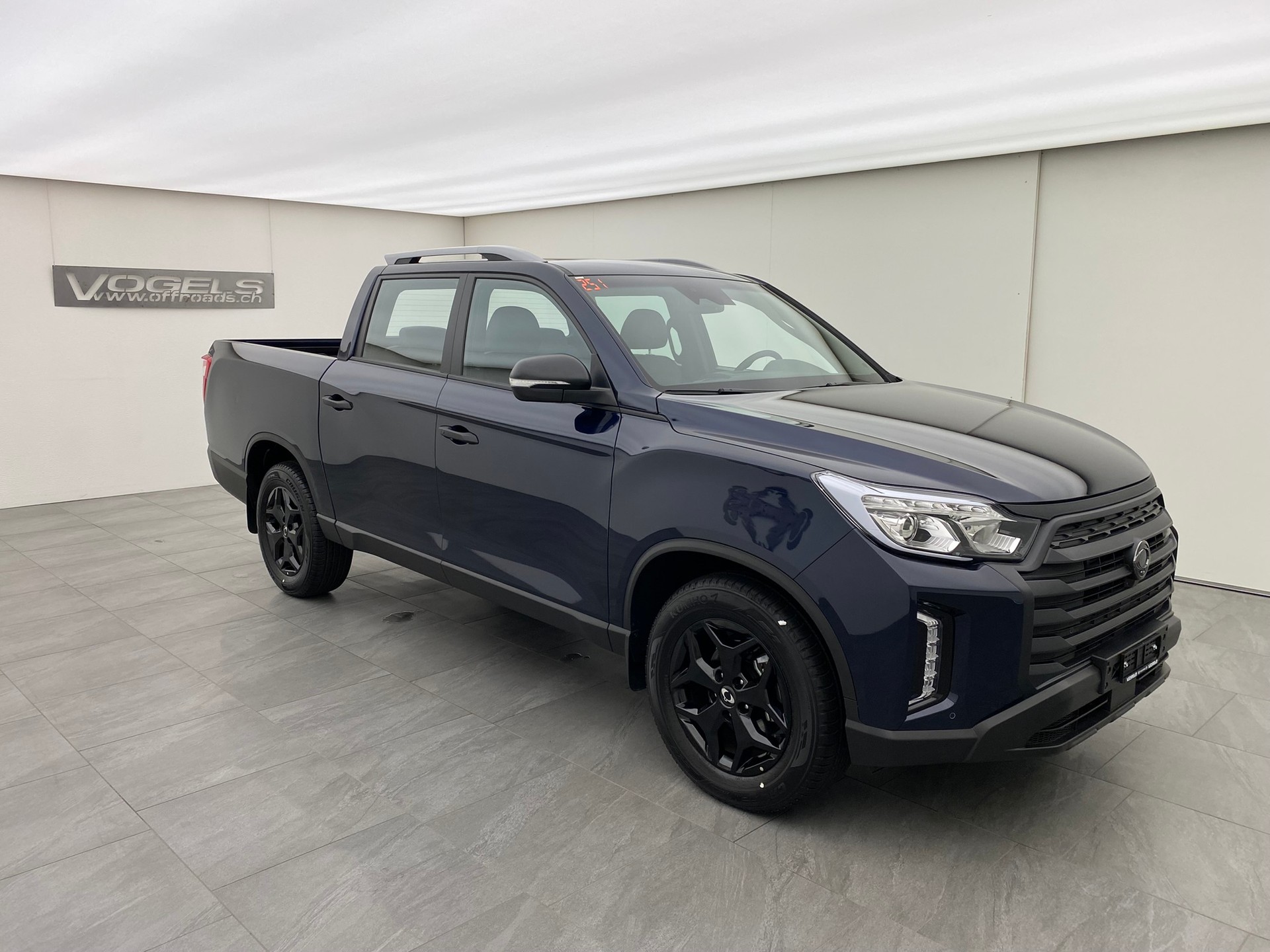 KGM-SsangYong Musso Grand Black Pack 2.2D 4WD-showroom-element-2