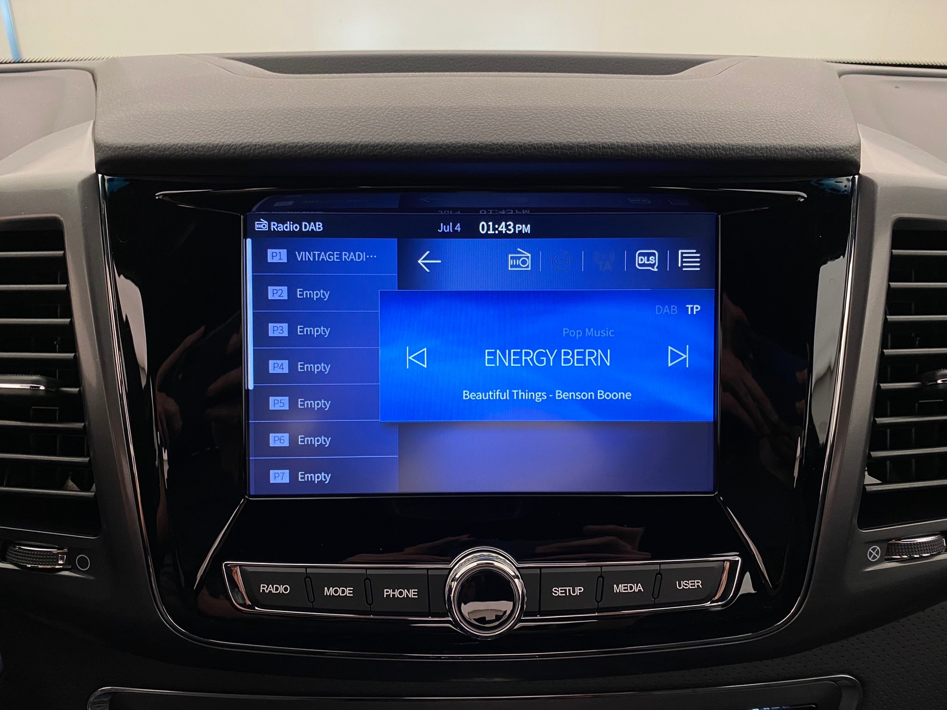 KGM-SsangYong Musso Grand Black Pack 2.2D 4WD-image-12