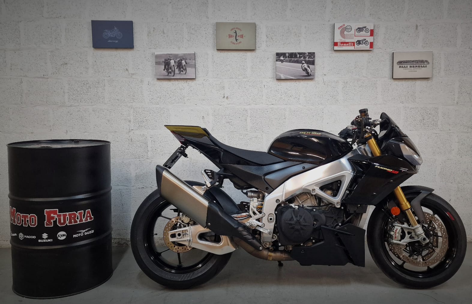 APRILIA Tuono V4 1100 Factory-image-0