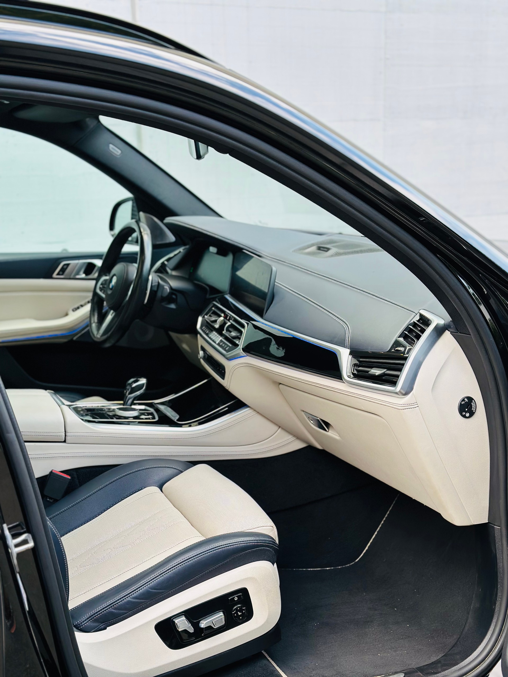 BMW X5 xDrive M50i Steptronic-image-6