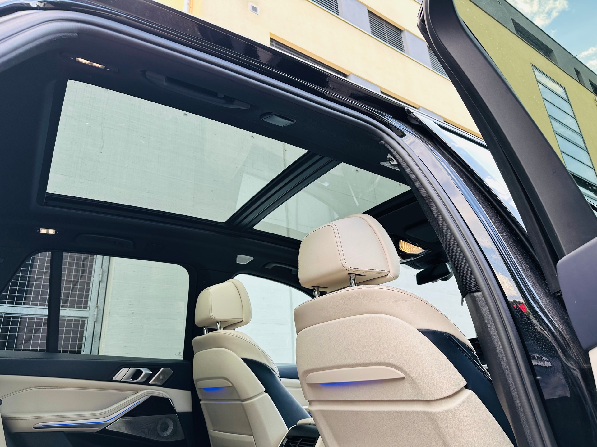 BMW X5 xDrive M50i Steptronic-image-8