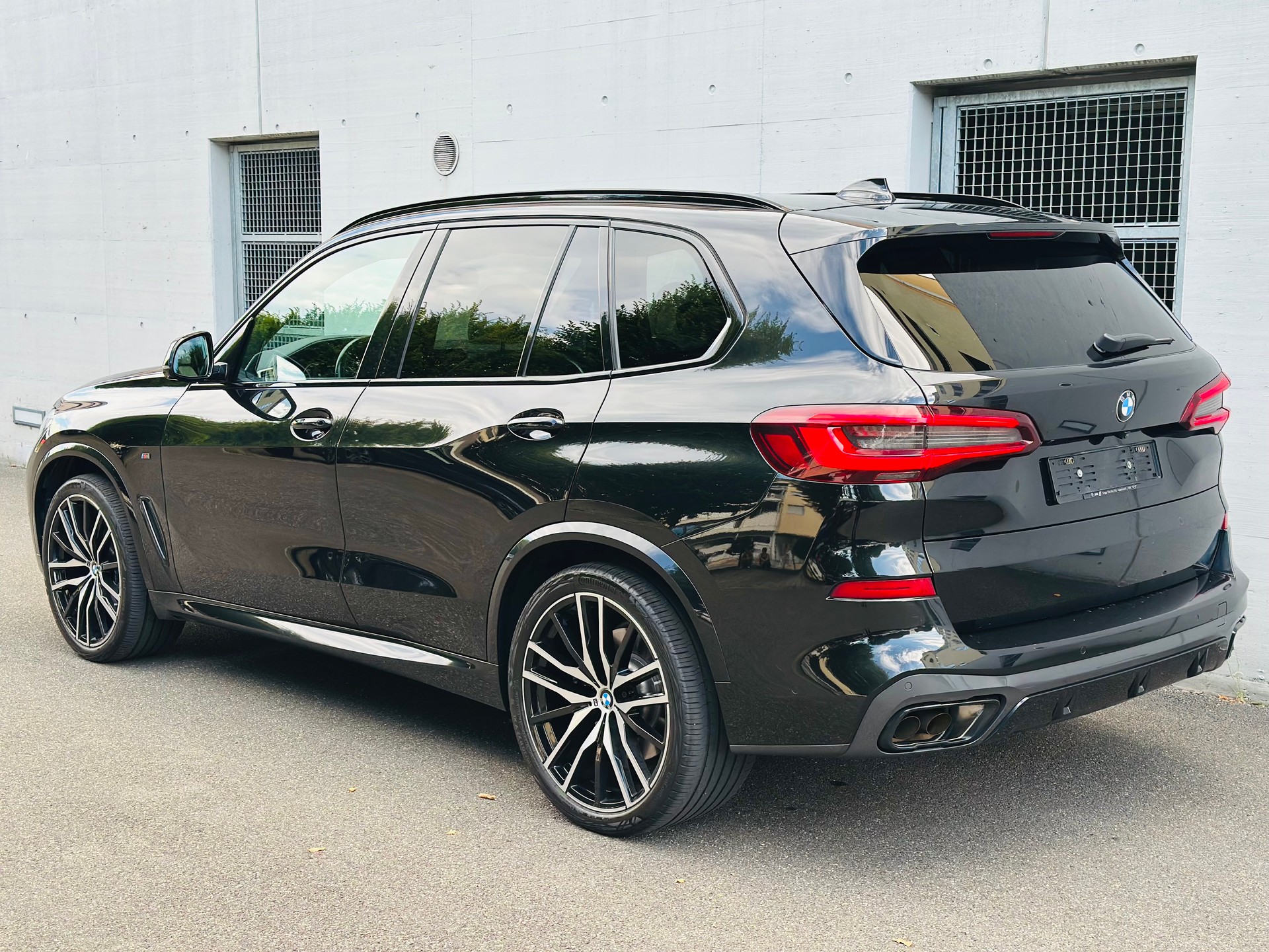 BMW X5 xDrive M50i Steptronic-image-4