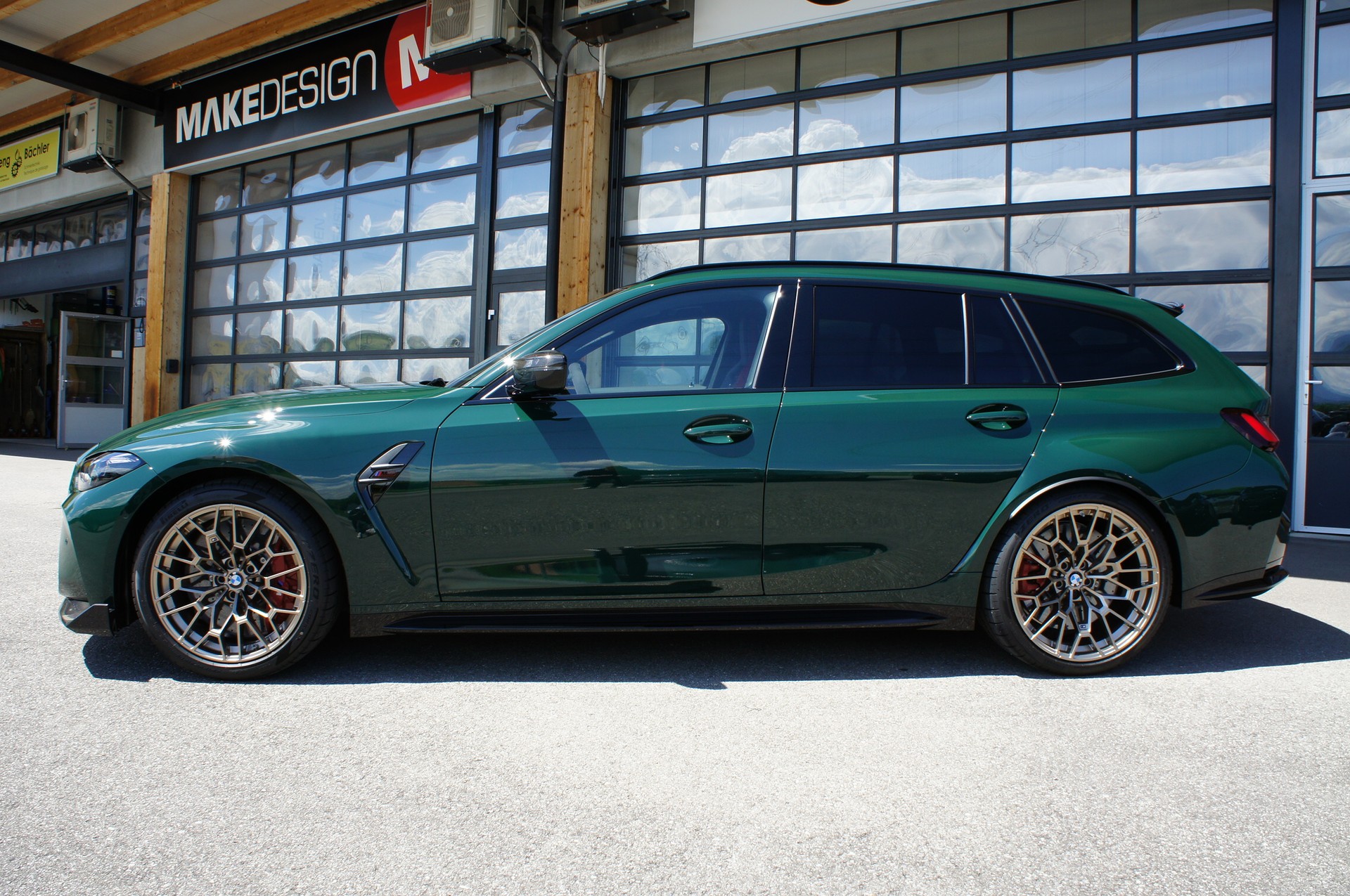 BMW M3 CS Touring xDrive-showroom-element-1