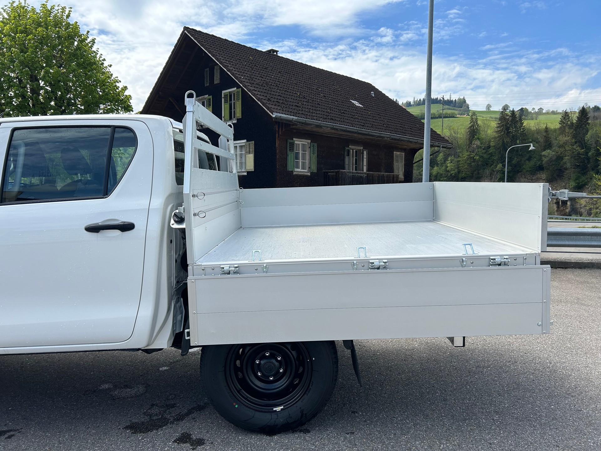 TOYOTA Hilux 2.4D-4D Comfort Double Cab 4x4-image-2