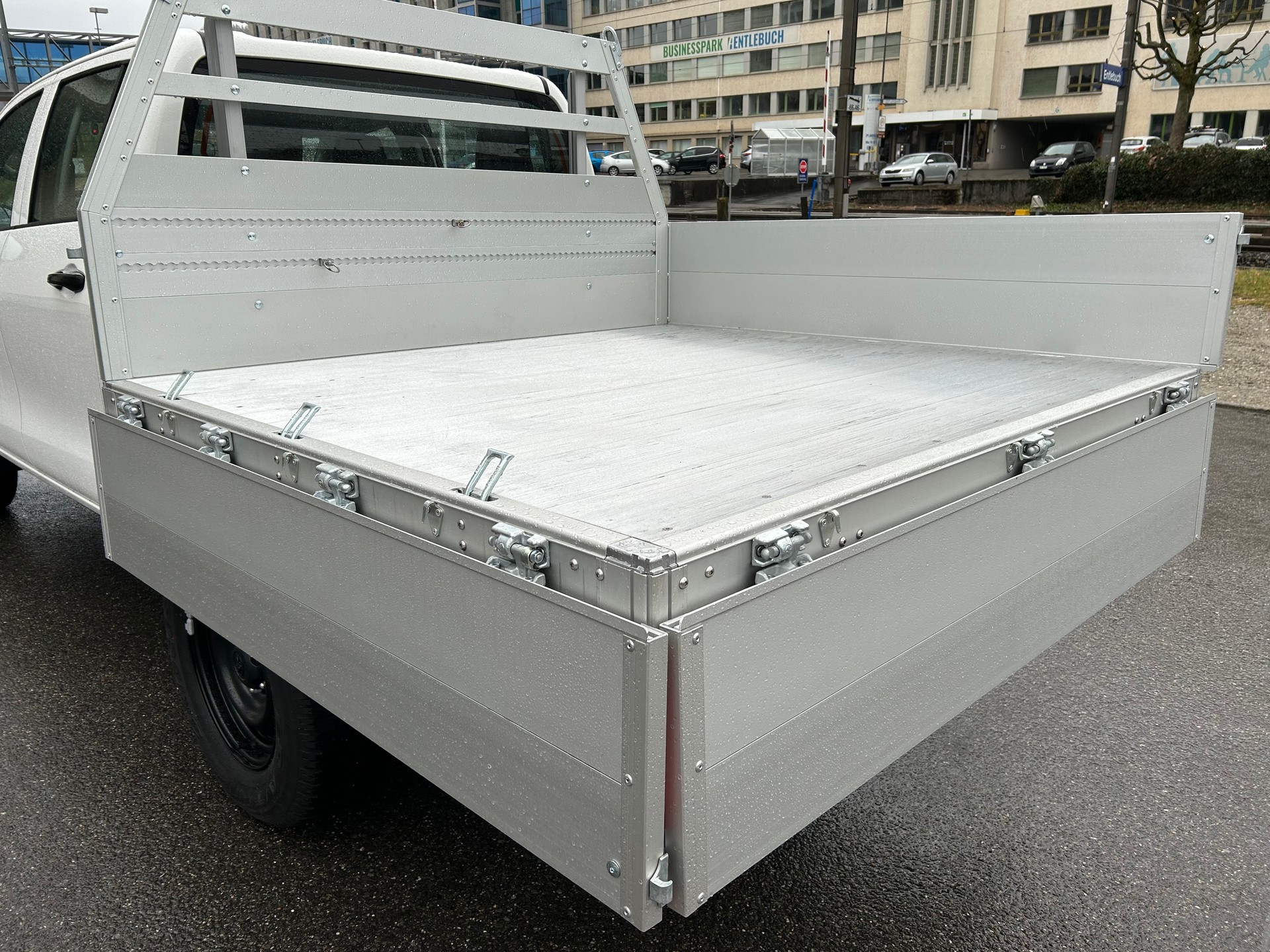 TOYOTA Hilux 2.4D-4D Comfort Double Cab 4x4-image-8