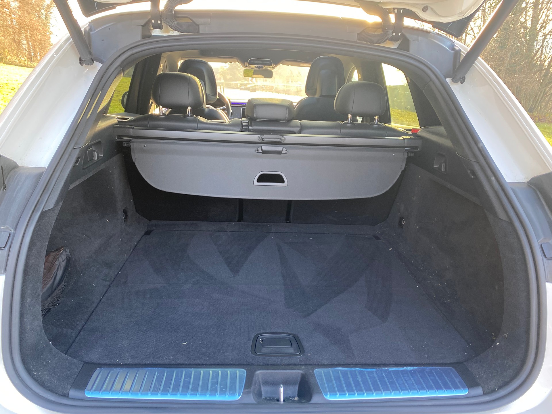 MERCEDES-BENZ EQE SUV 350 4 Matic-image-12