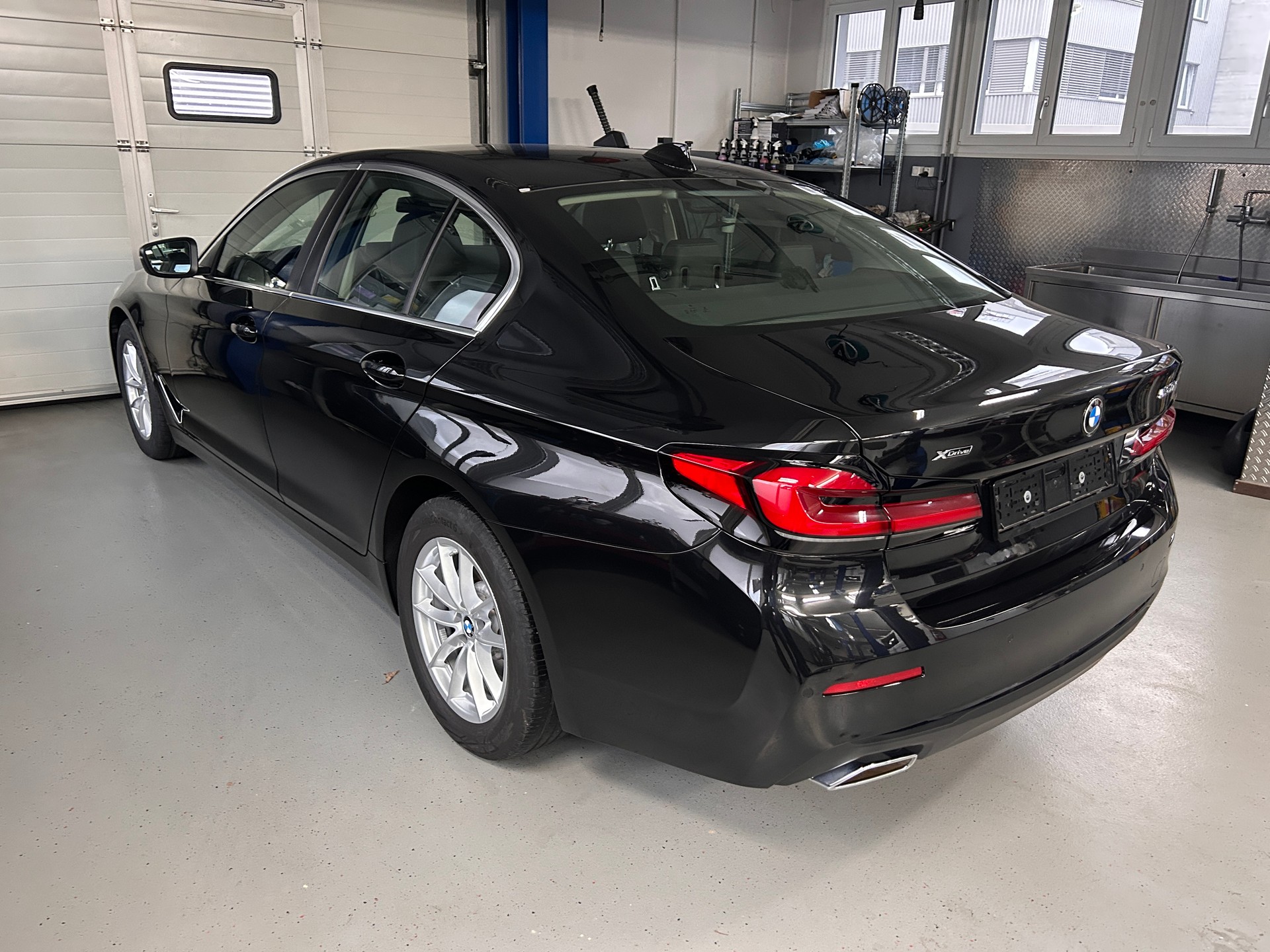 BMW 530i xDrive-image-3