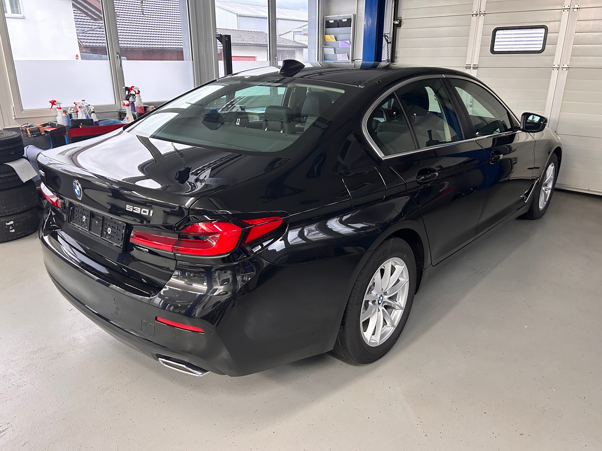 BMW 530i xDrive-image-2