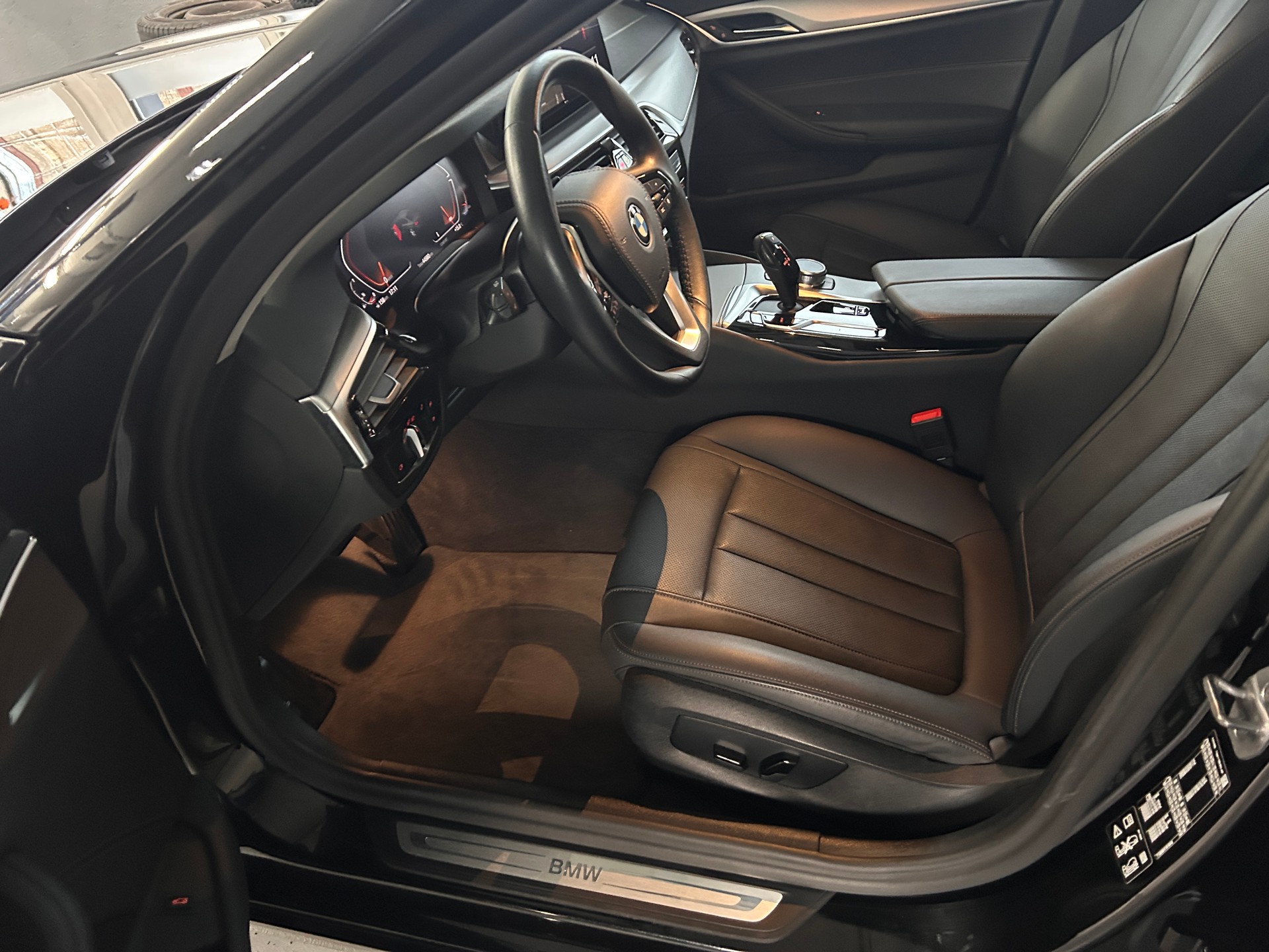 BMW 530i xDrive-image-9