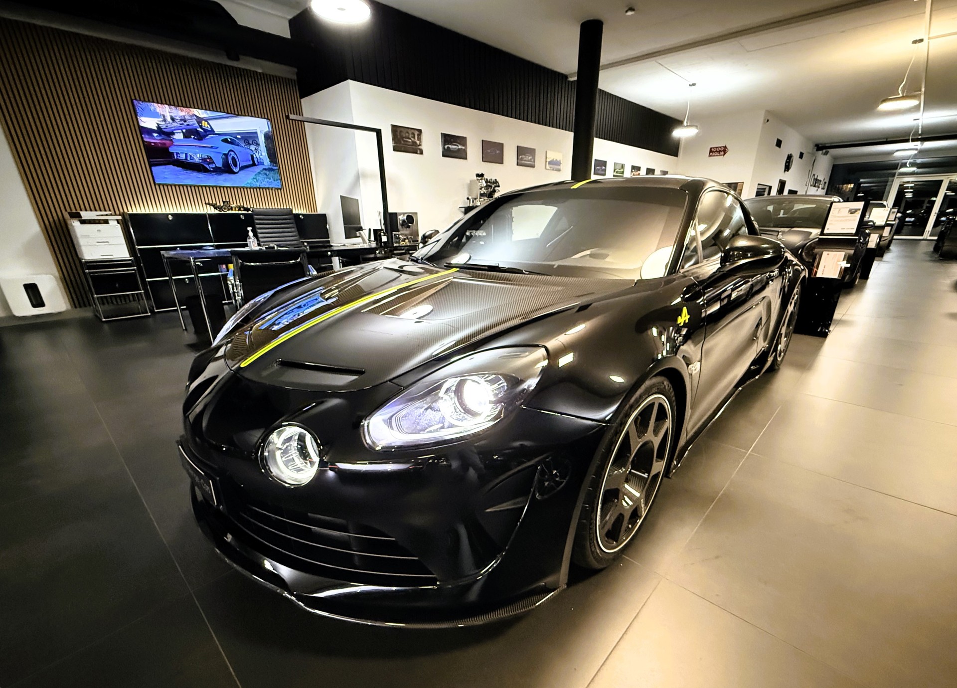 ALPINE A110 R-showroom-element-1