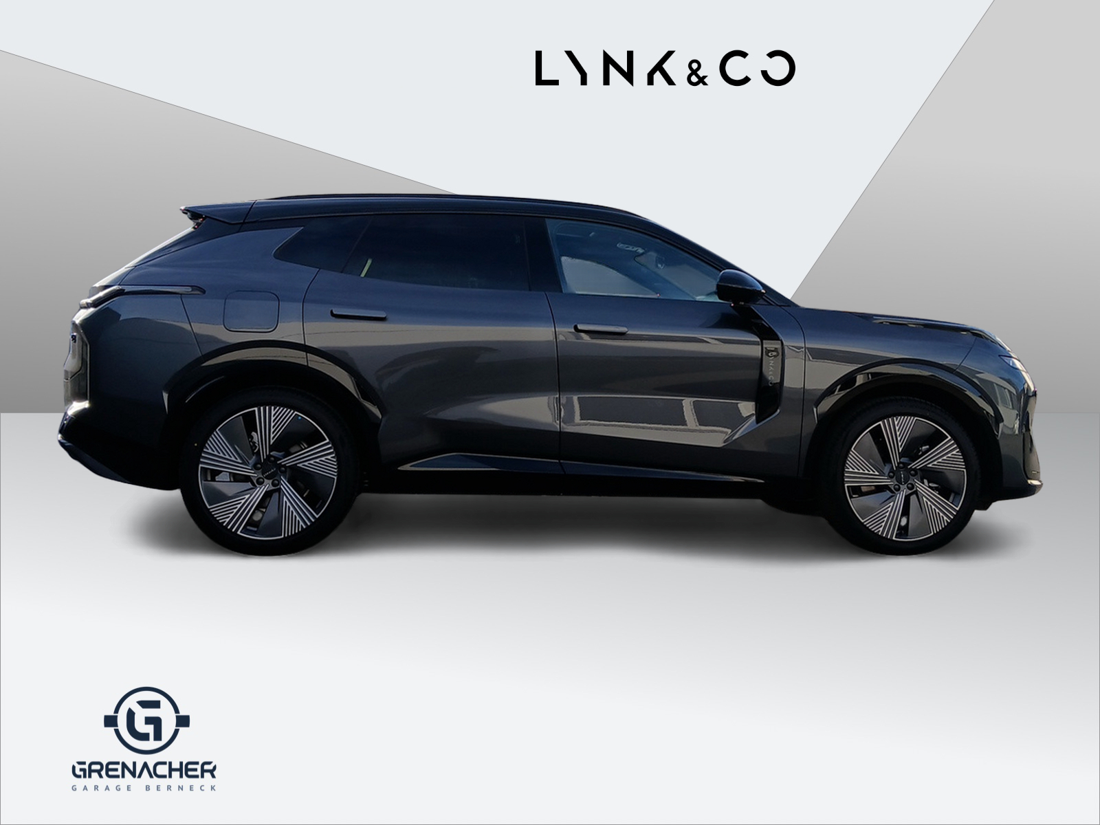 LYNK & CO 08-showroom-element-2