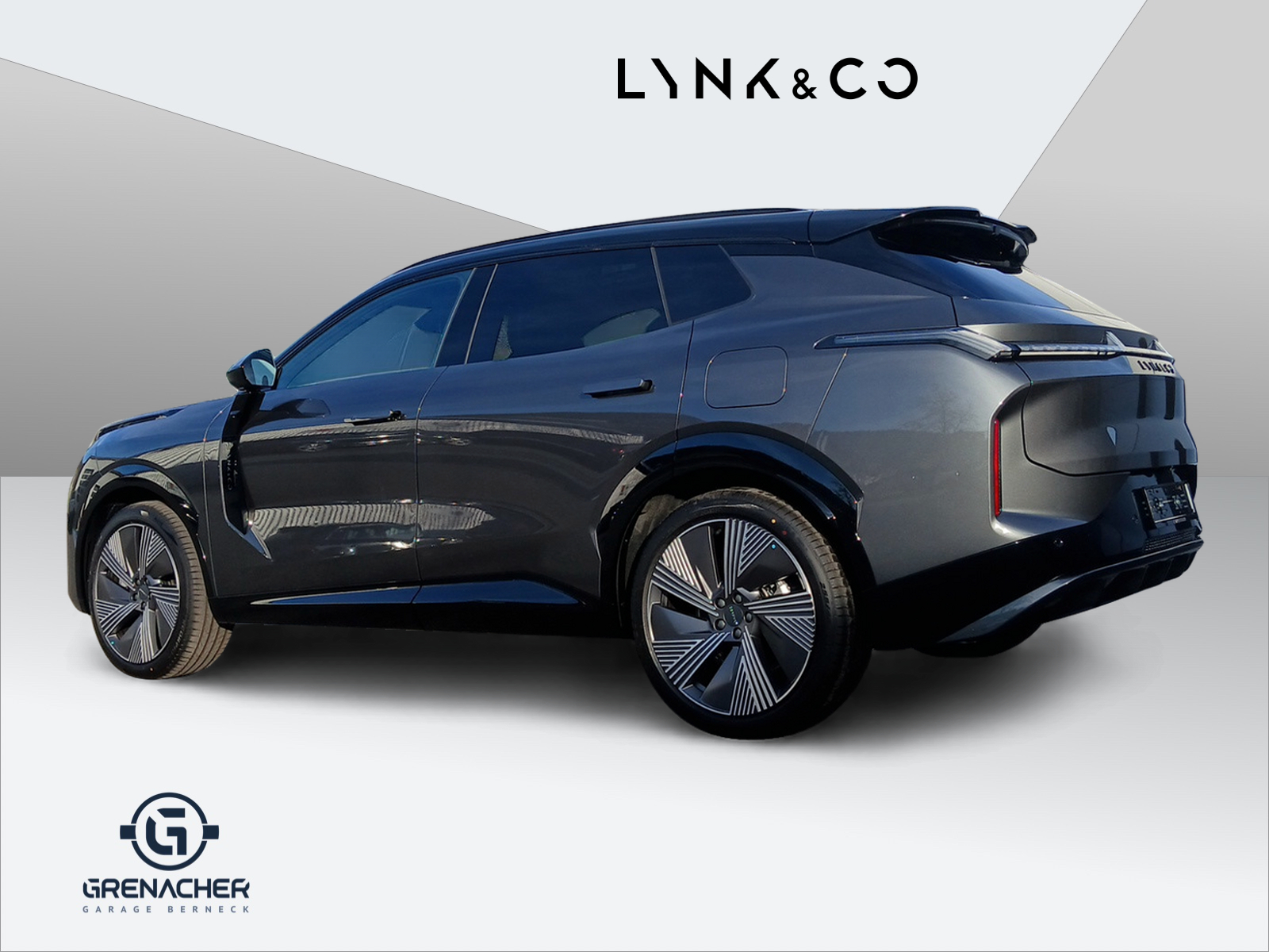 LYNK & CO 08-showroom-element-3
