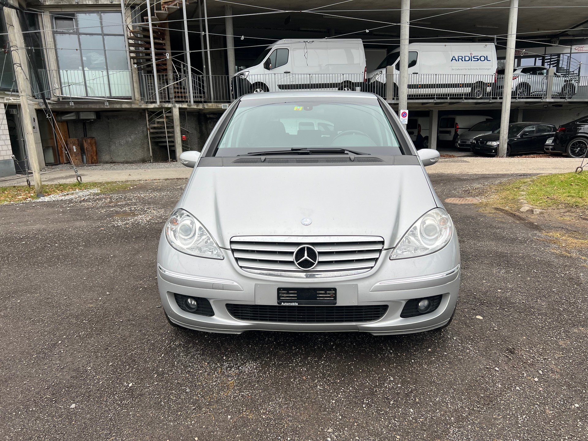 MERCEDES-BENZ A 200 Avantgarde-image-1
