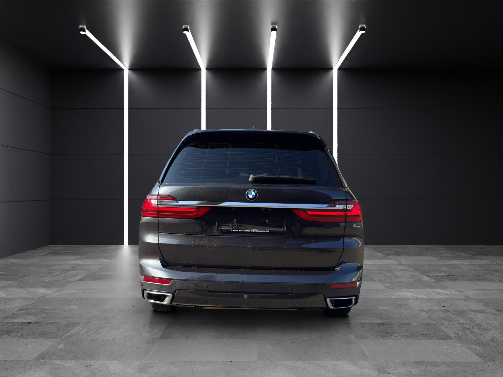 BMW X7 30d xDrive SAG 6 Plätzer, El. abschwenkbare Anhängerkupplung usw...-showroom-element-3