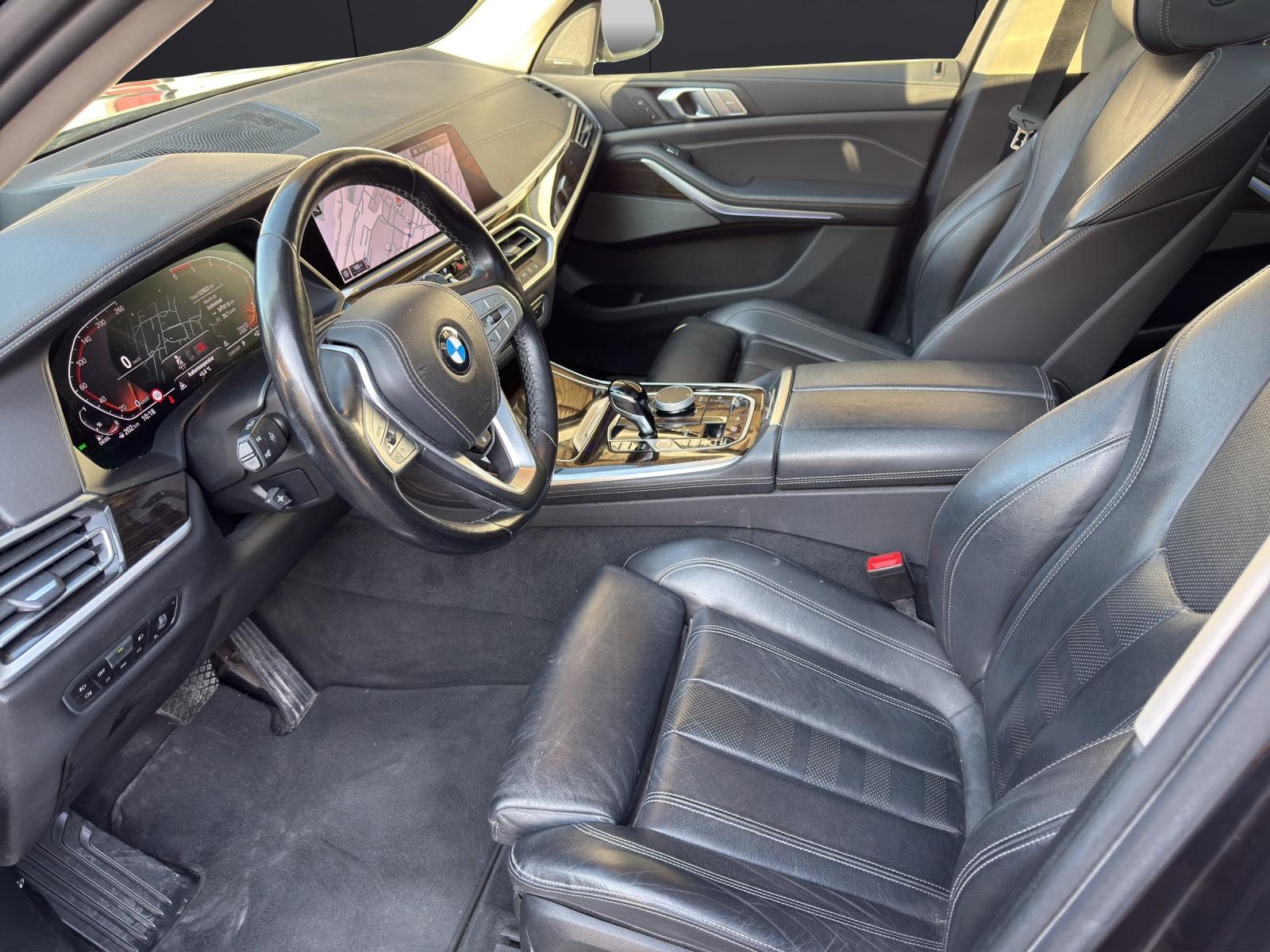 BMW X7 30d xDrive SAG 6 Plätzer, El. abschwenkbare Anhängerkupplung usw...-image-9