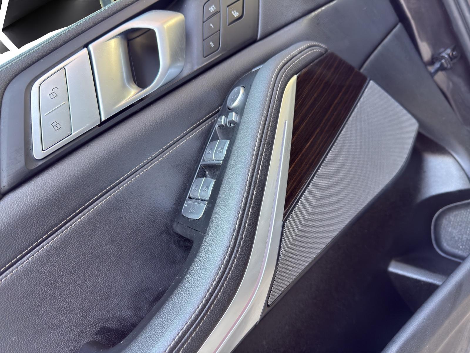 BMW X7 30d xDrive SAG 6 Plätzer, El. abschwenkbare Anhängerkupplung usw...-image-11