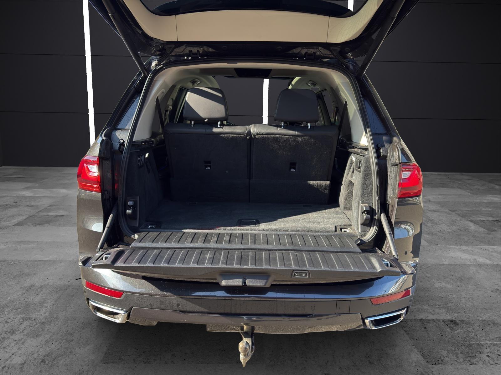 BMW X7 30d xDrive SAG 6 Plätzer, El. abschwenkbare Anhängerkupplung usw...-image-4