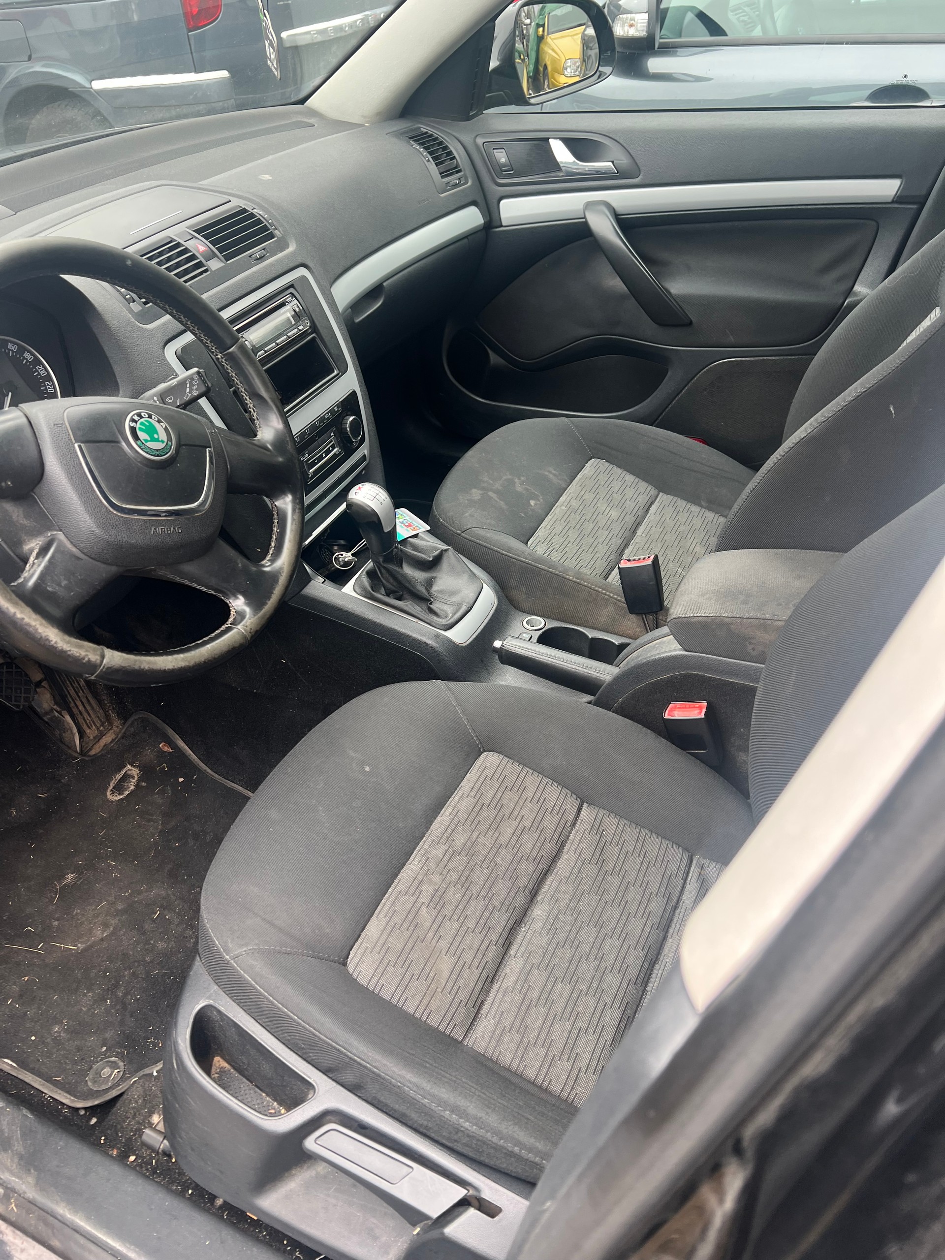 SKODA Octavia Combi 1.8 TSI Laurin & Klement 4x4-image-6
