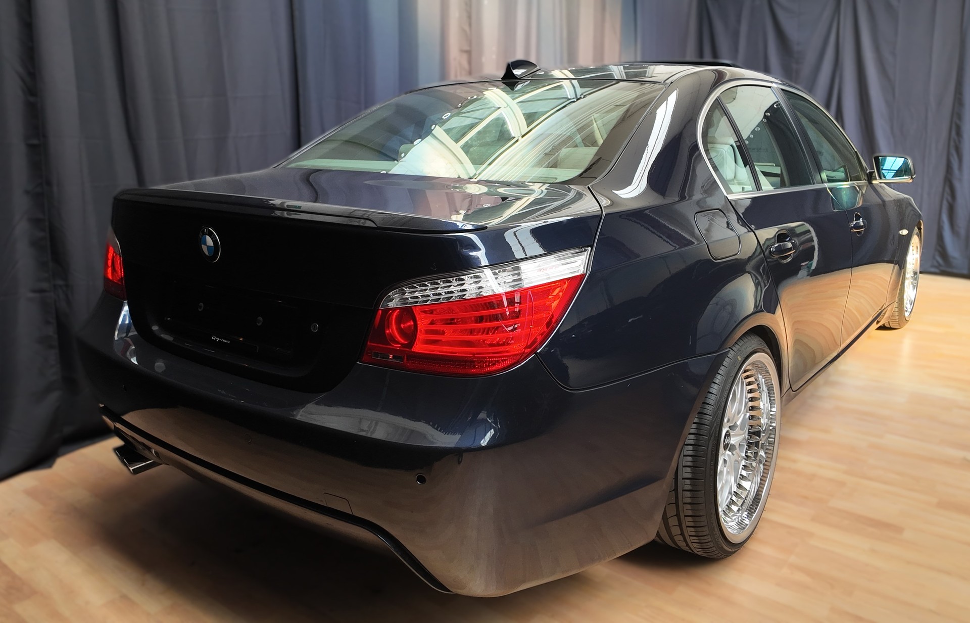 BMW 523i Manual-image-6