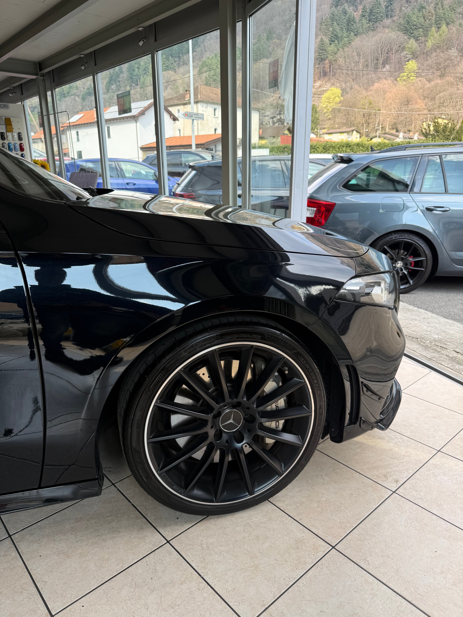 MERCEDES-BENZ A 35 AMG 4Matic Speedshift-image-8