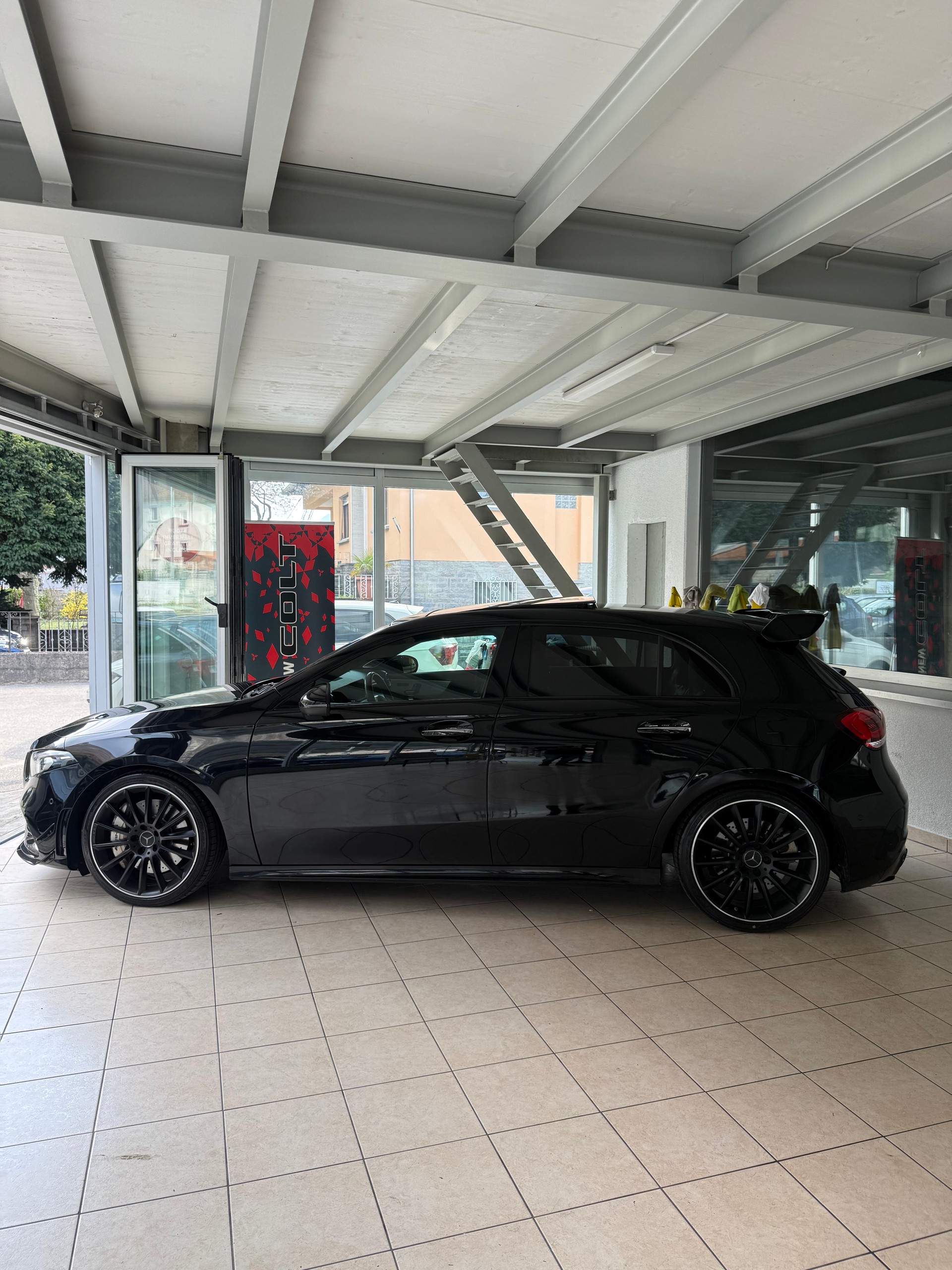 MERCEDES-BENZ A 35 AMG 4Matic Speedshift-image-2