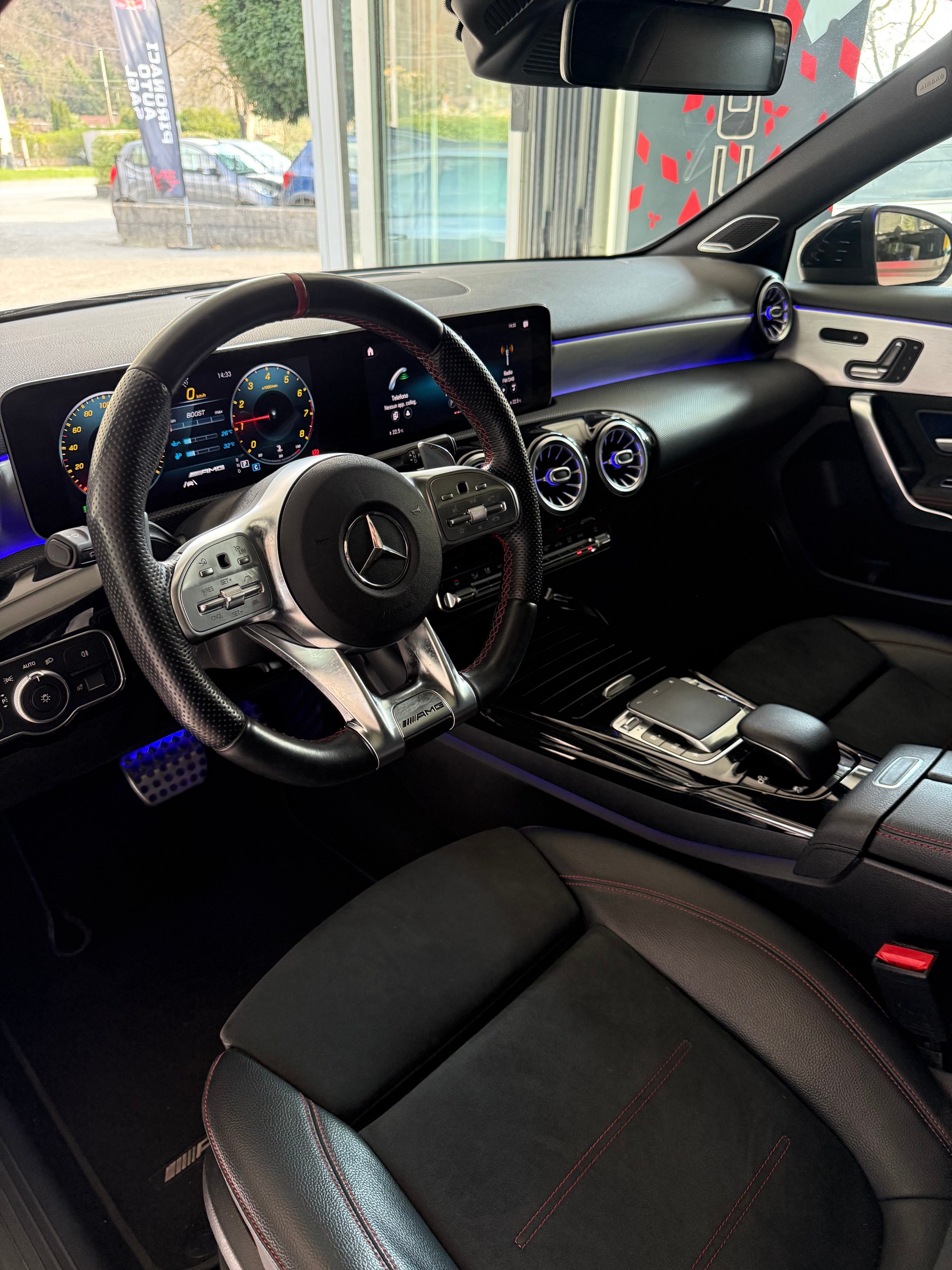 MERCEDES-BENZ A 35 AMG 4Matic Speedshift-image-10