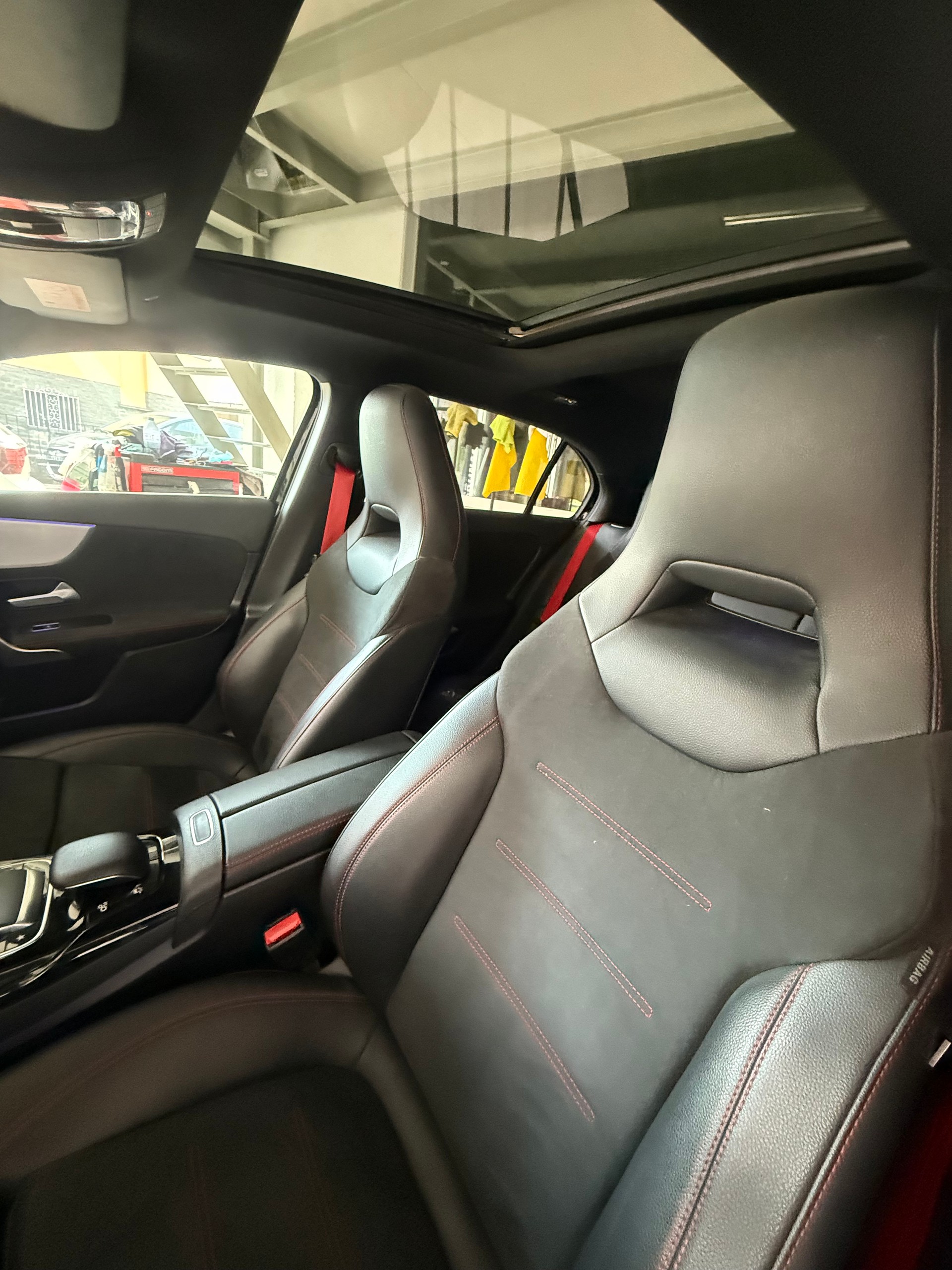 MERCEDES-BENZ A 35 AMG 4Matic Speedshift-image-11
