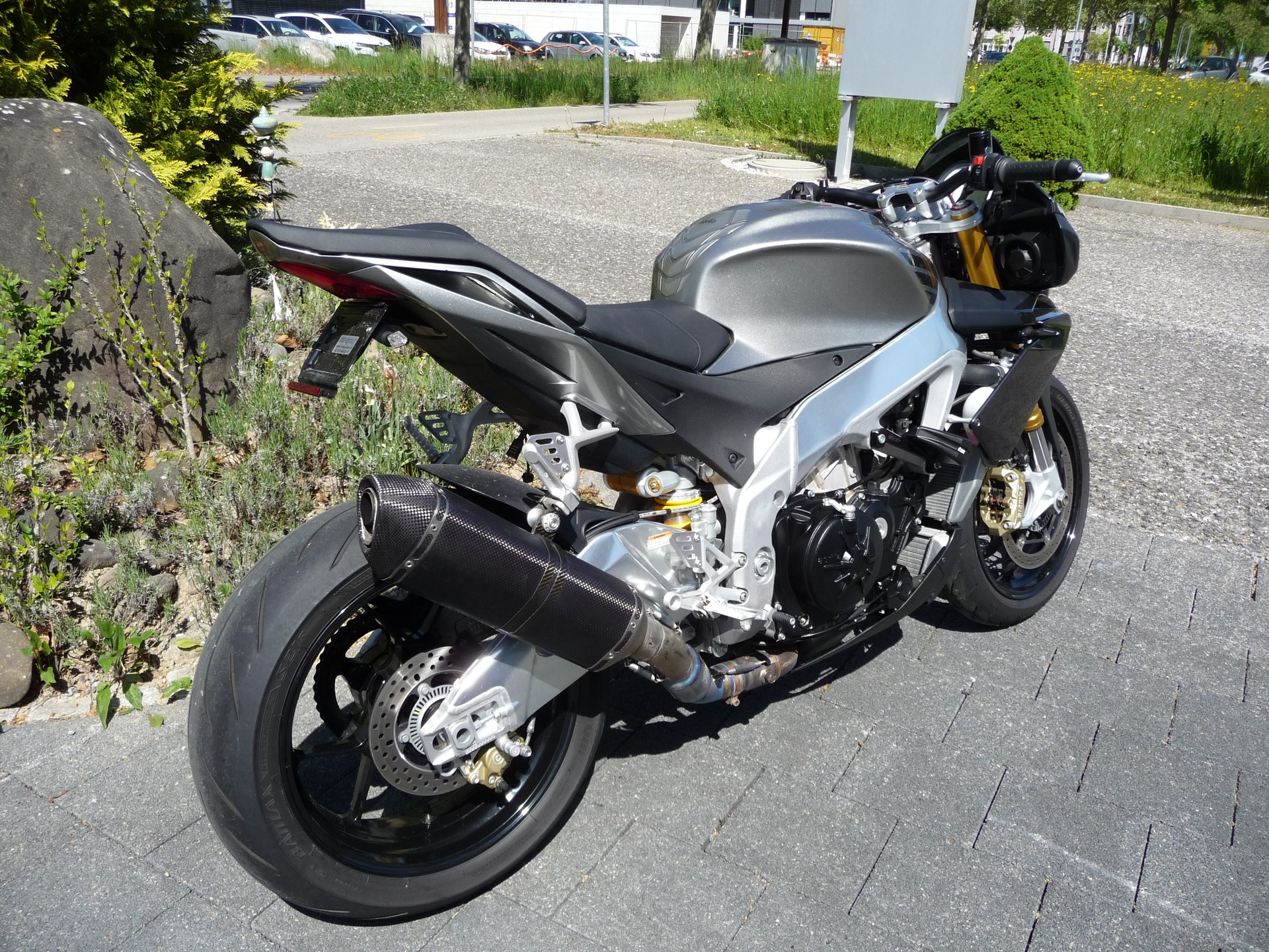 APRILIA Tuono V4 1100 R-image-1