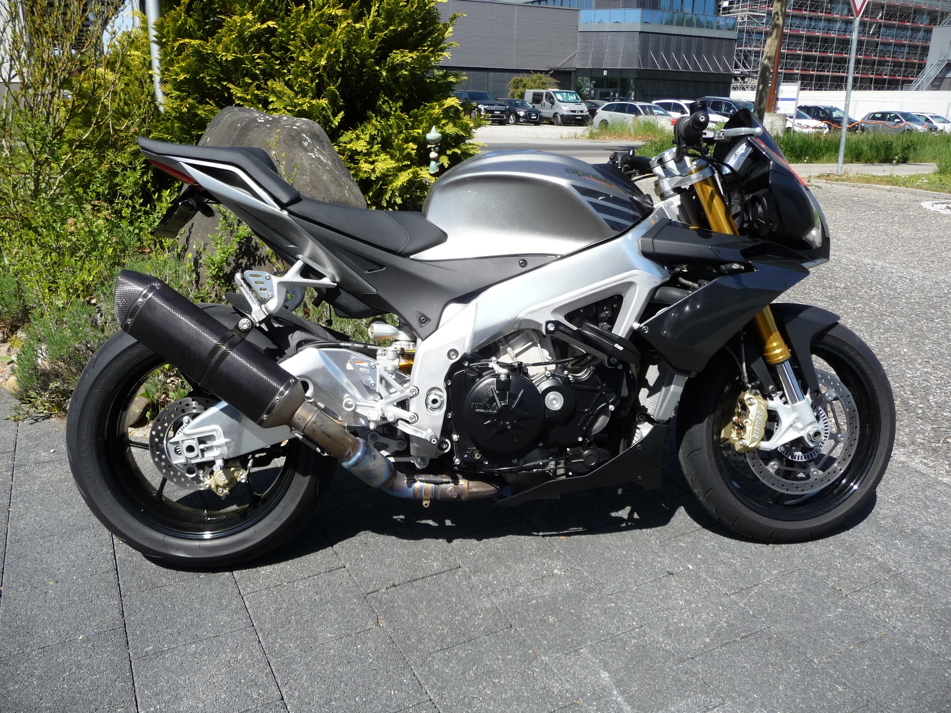 APRILIA Tuono V4 1100 R-image-0
