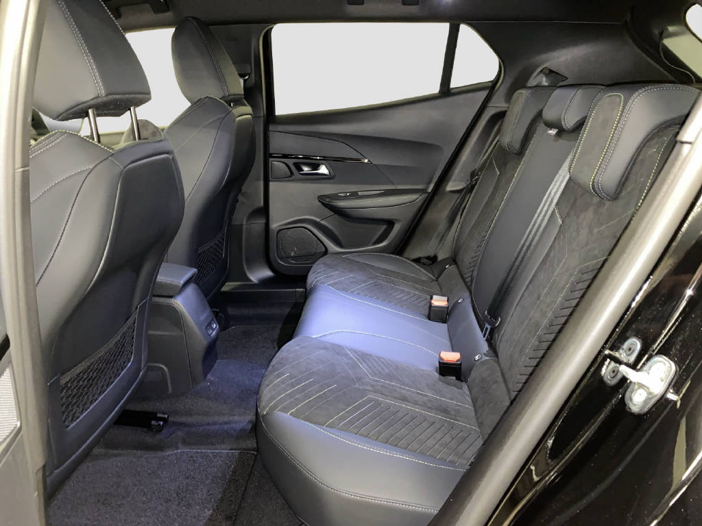 PEUGEOT 2008 1.2 Hybrid 145 GT-image-12