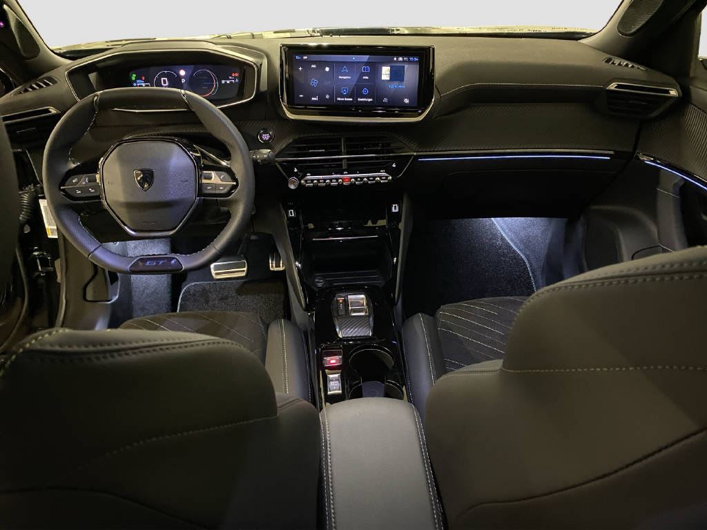 PEUGEOT 2008 1.2 Hybrid 145 GT-image-10