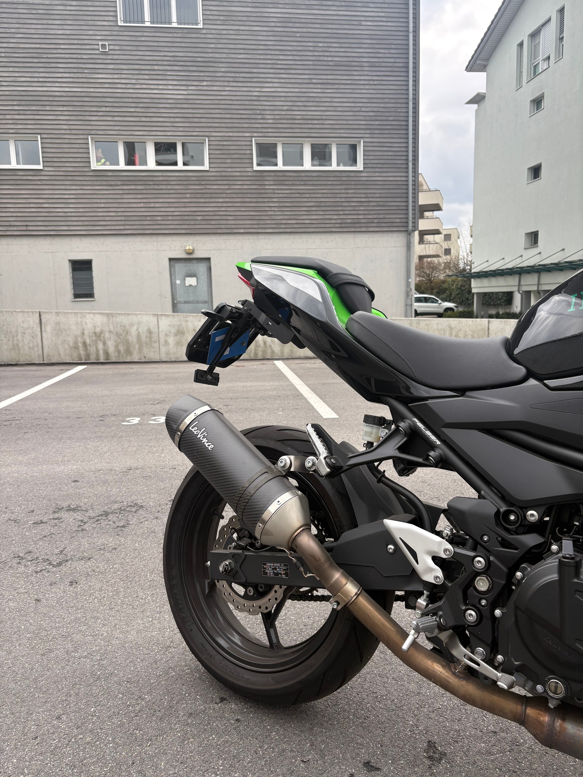 KAWASAKI Z 400-image-1