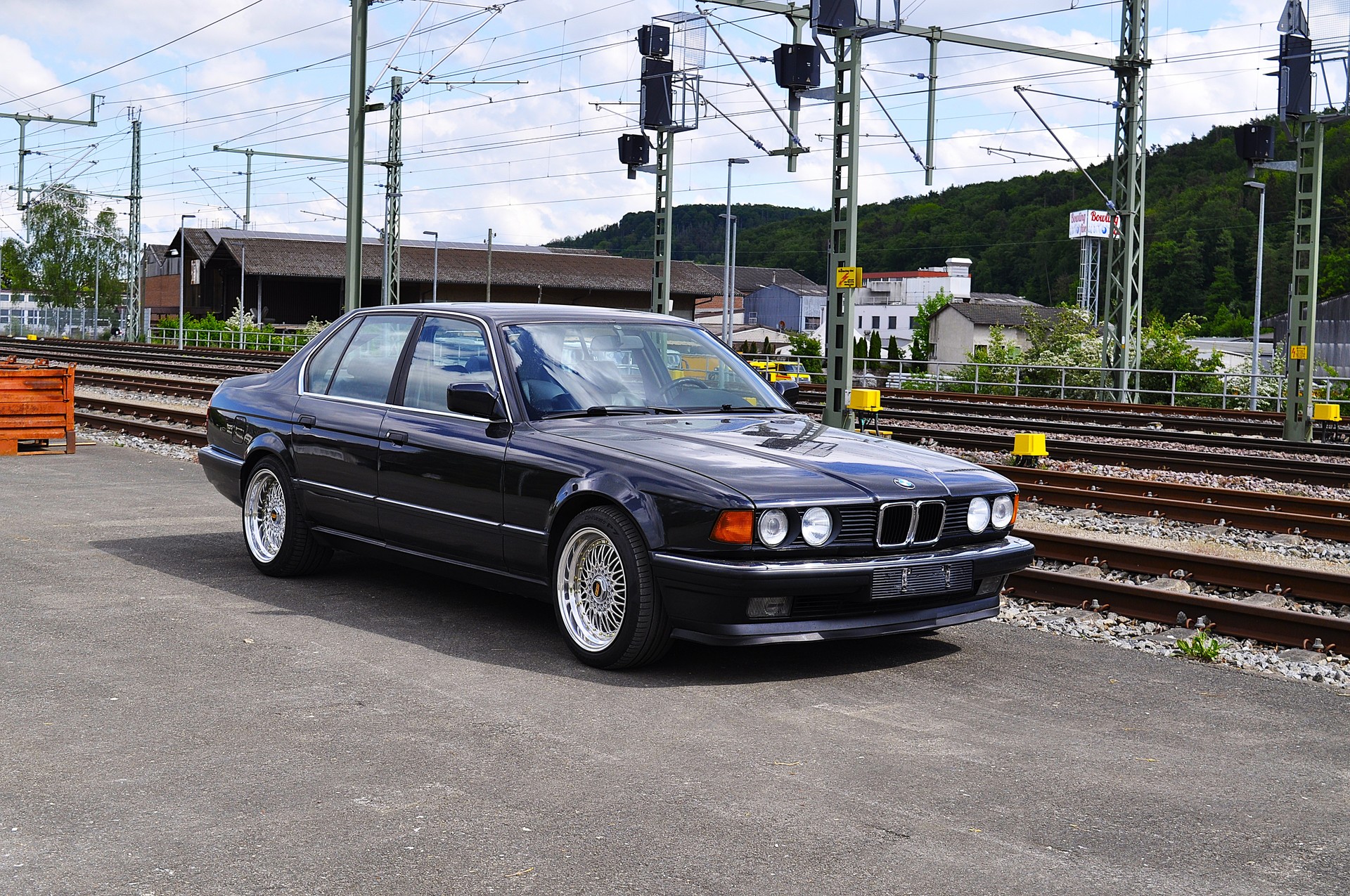 BMW 730i-image-3