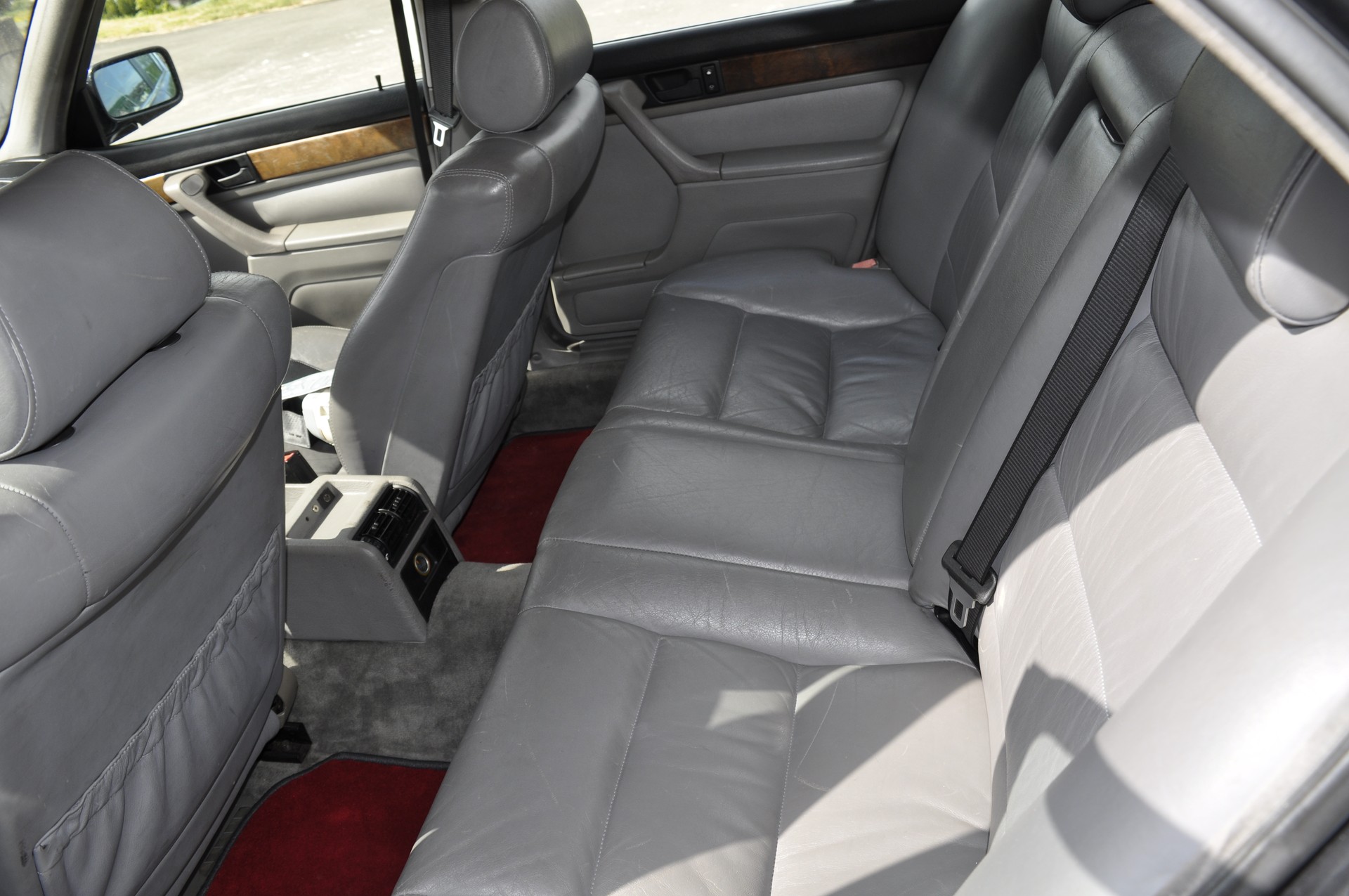 BMW 730i-image-8