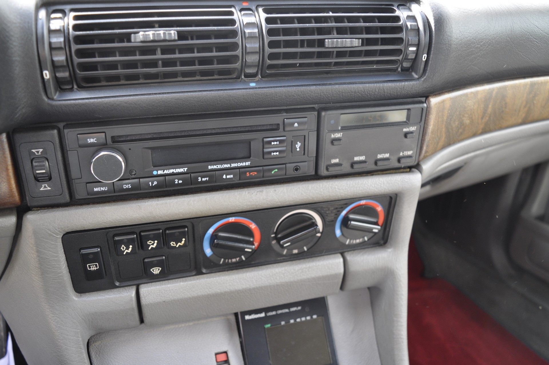 BMW 730i-image-10