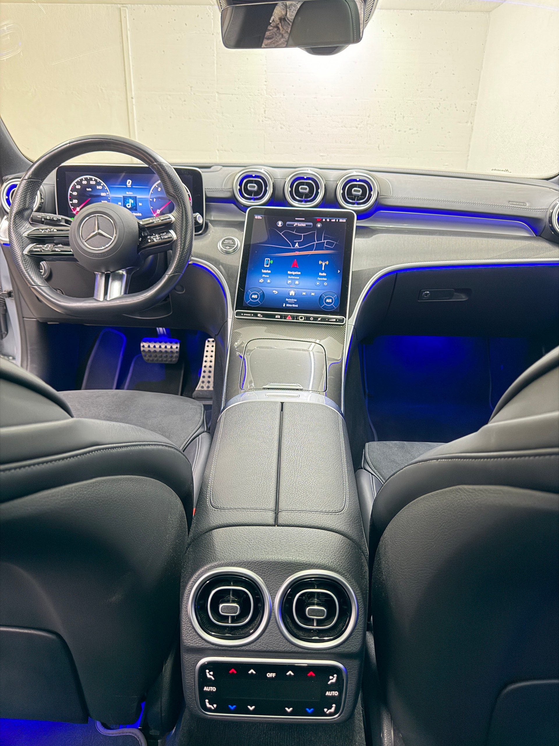 MERCEDES-BENZ C 220 d T AMG Line-image-10