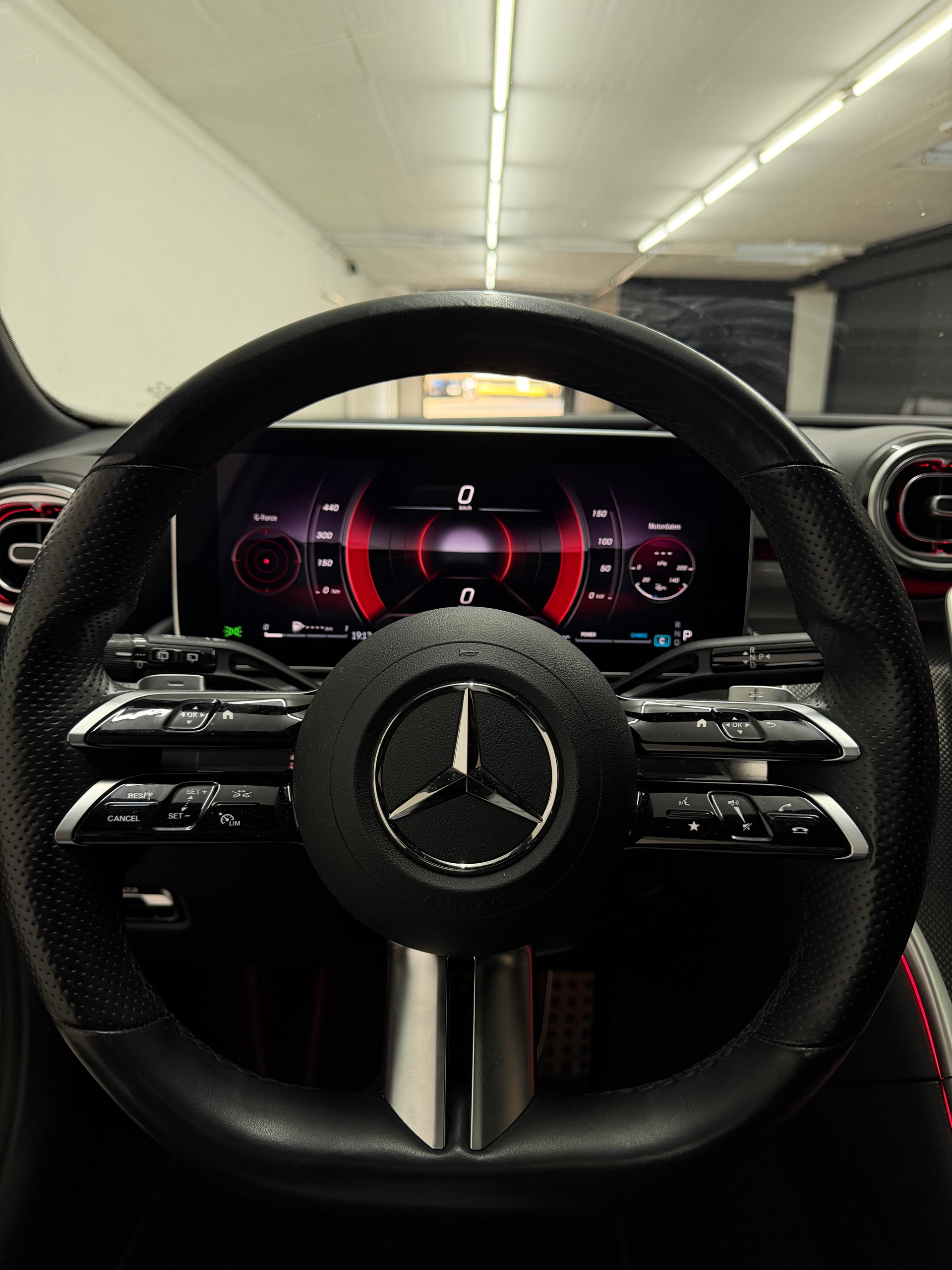 MERCEDES-BENZ C 220 d T AMG Line-image-12