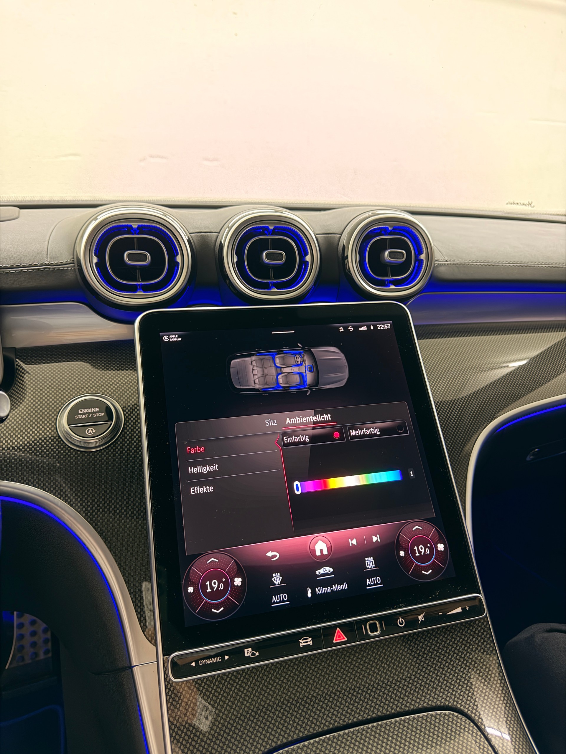 MERCEDES-BENZ C 220 d T AMG Line-image-14
