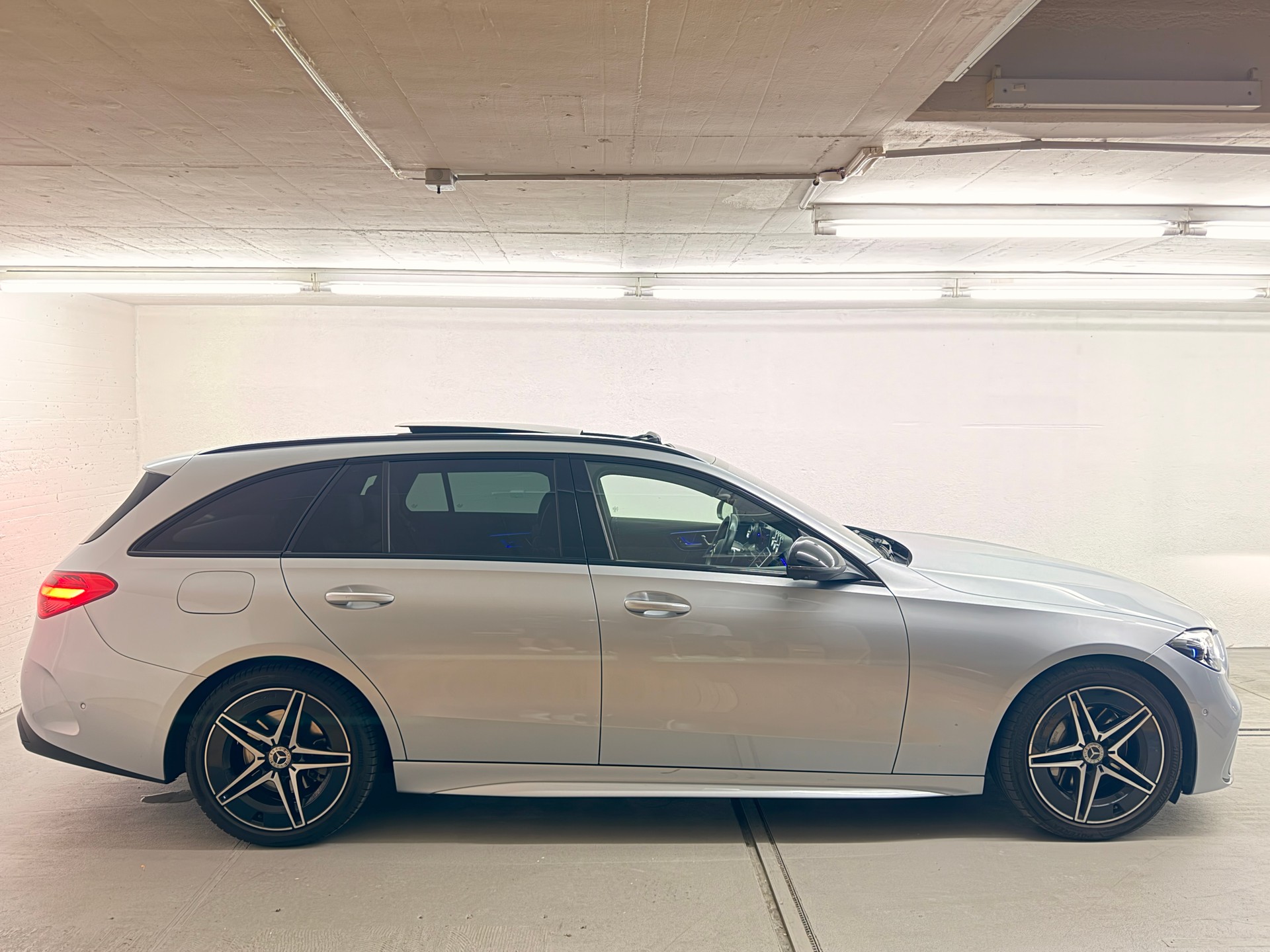MERCEDES-BENZ C 220 d T AMG Line-showroom-element-3