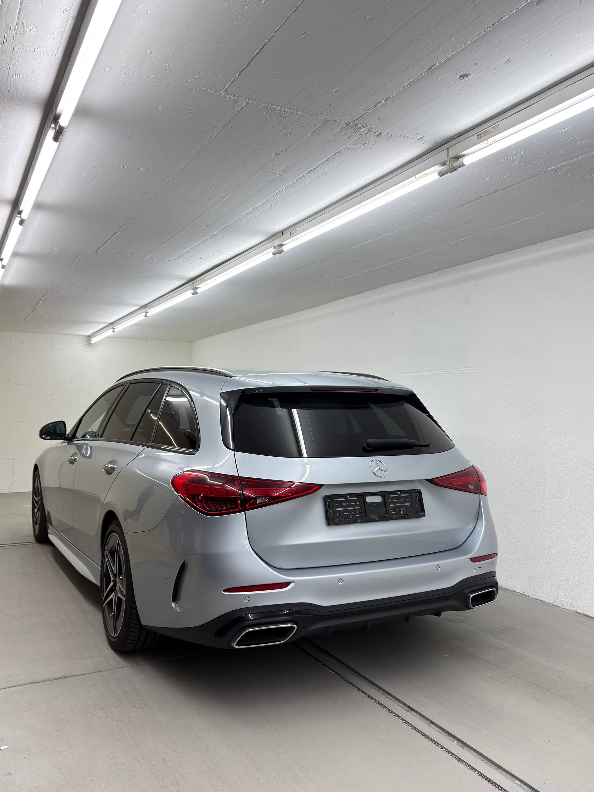 MERCEDES-BENZ C 220 d T AMG Line-image-4