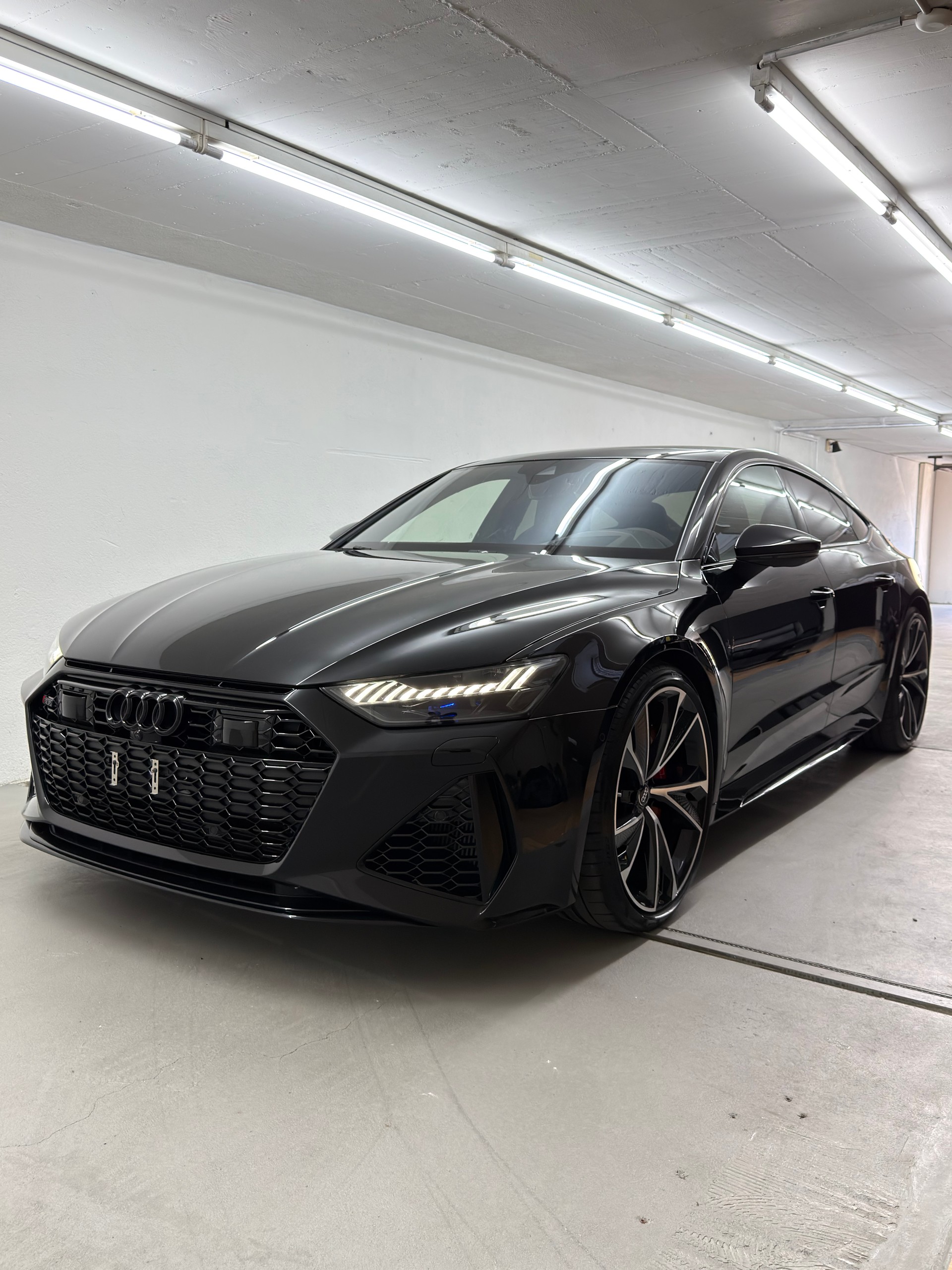 AUDI RS7 Sportback MHEV-showroom-element-1