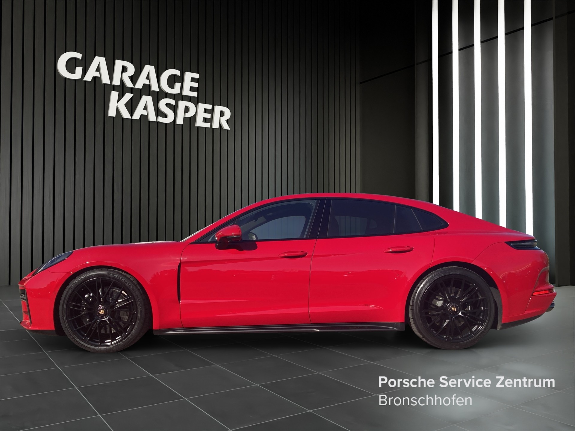 PORSCHE Panamera GTS-showroom-element-1